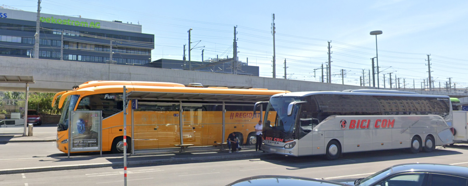 Busse am Terminal Südtiroler Platz. Archivbild.