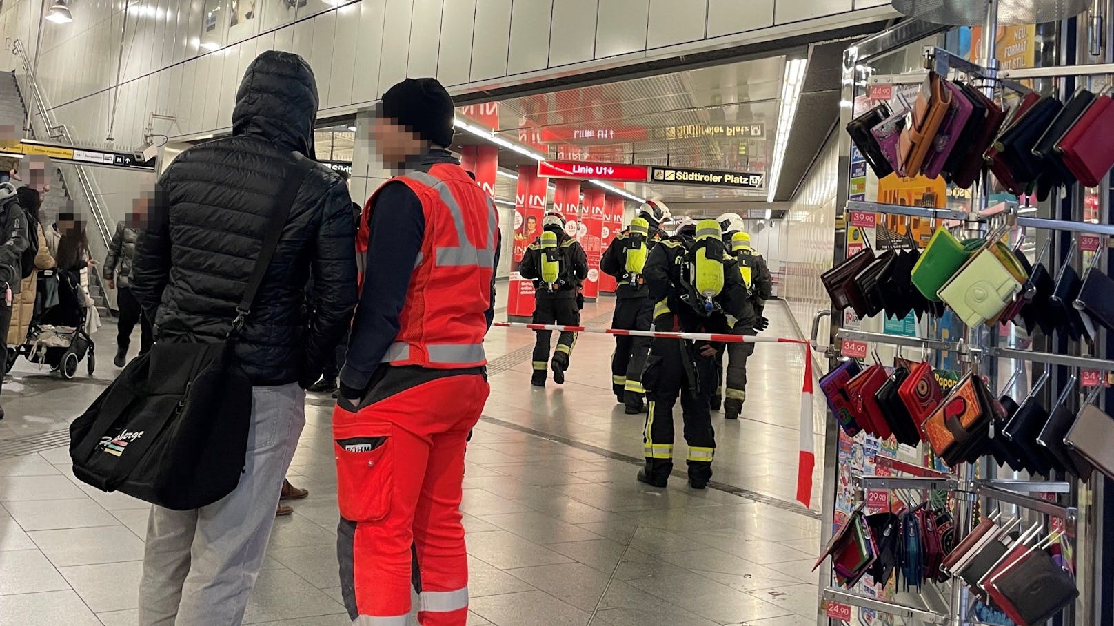 U-Bahn abgefackelt! U1 muss nun tagelang geteilt werden