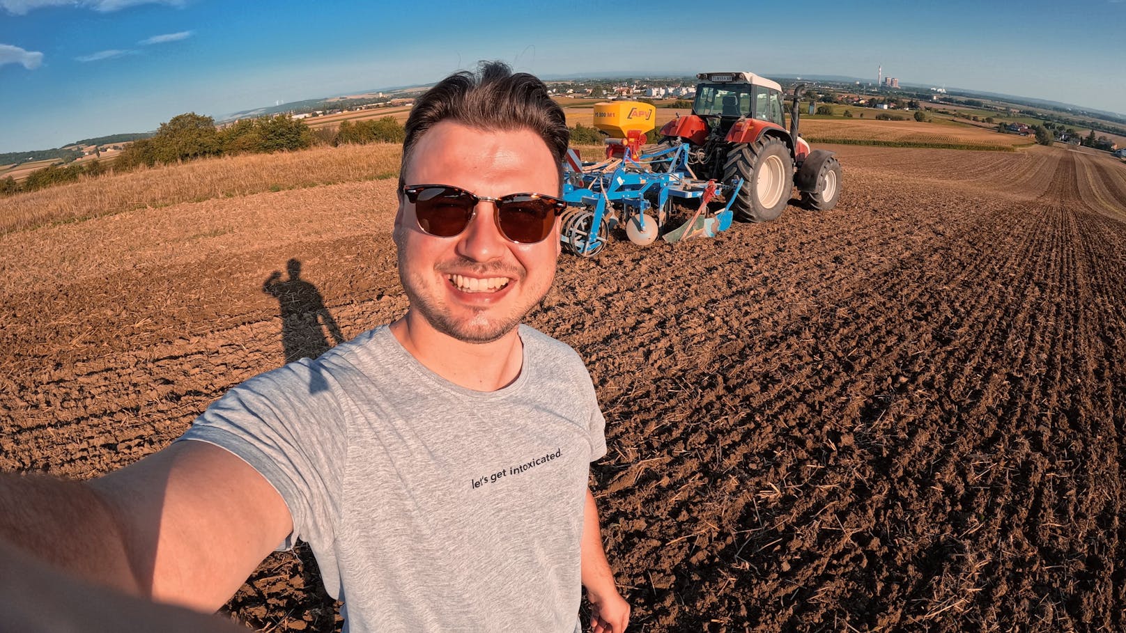 Fotos und Videos geben Einblicke in die Landwirtschaft.