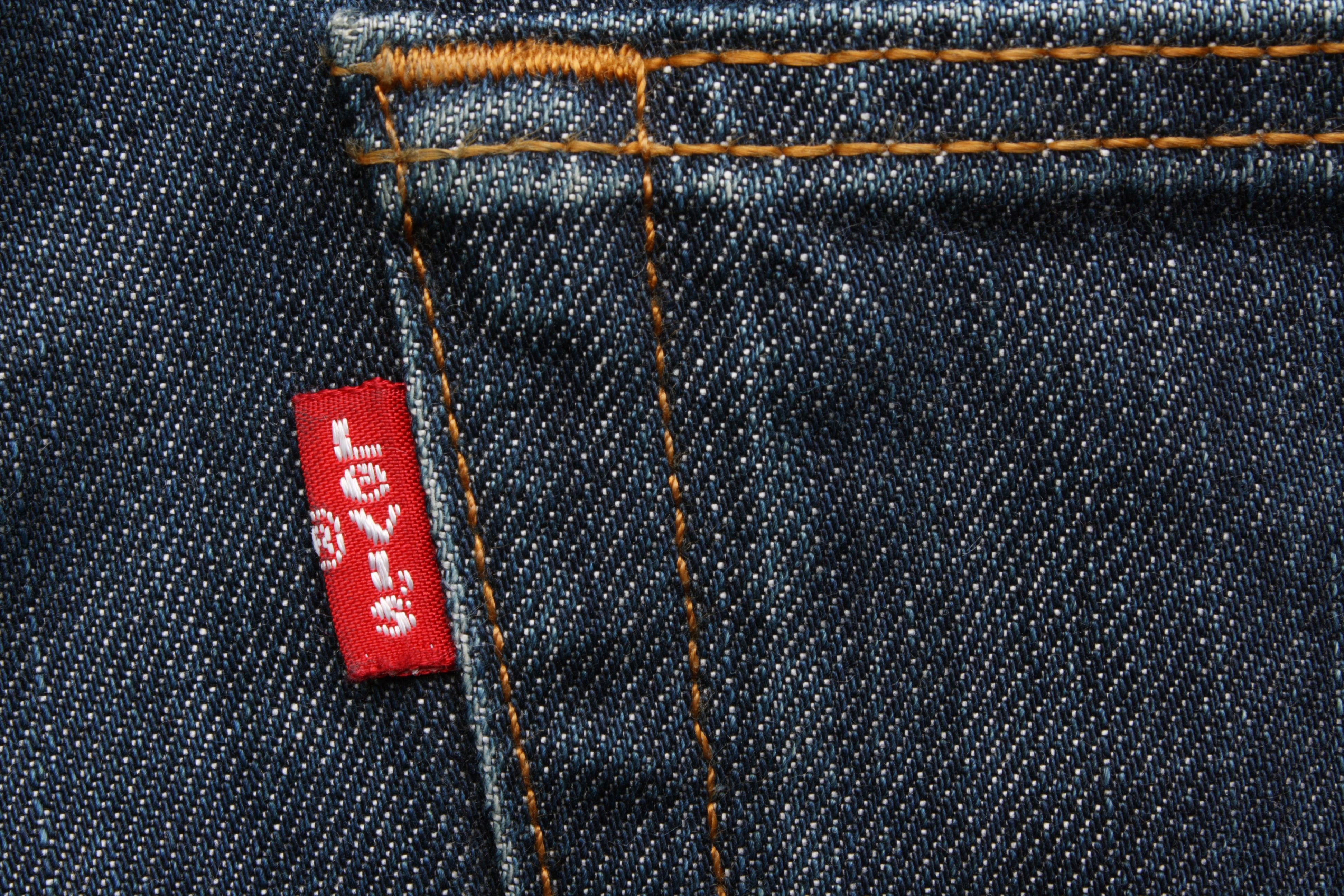Ein kleines e weist auf ein neueres Levi's-Modell hin.