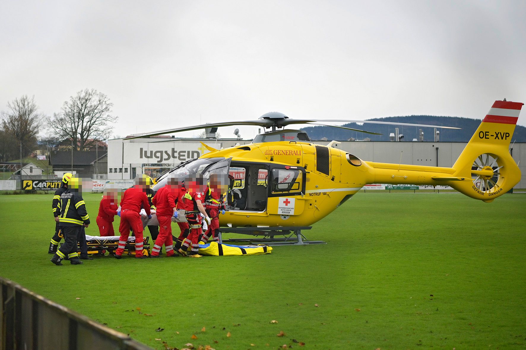 Der Schwerverletzte musste per Helikopter ins Krankenhaus gebracht werden.