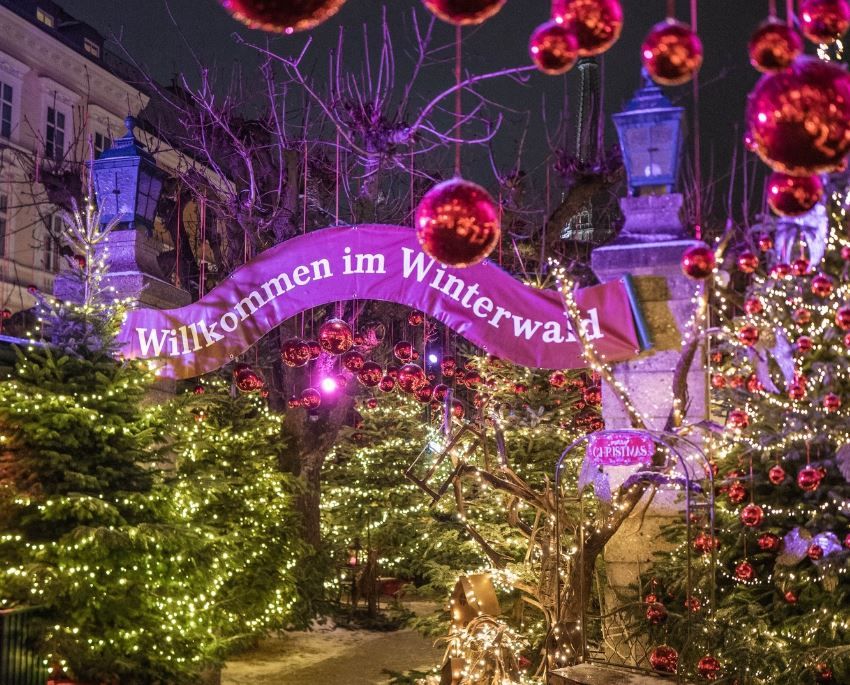 Der Winterzauber im Linzer Klosterhof verlangt nun Eintritt.