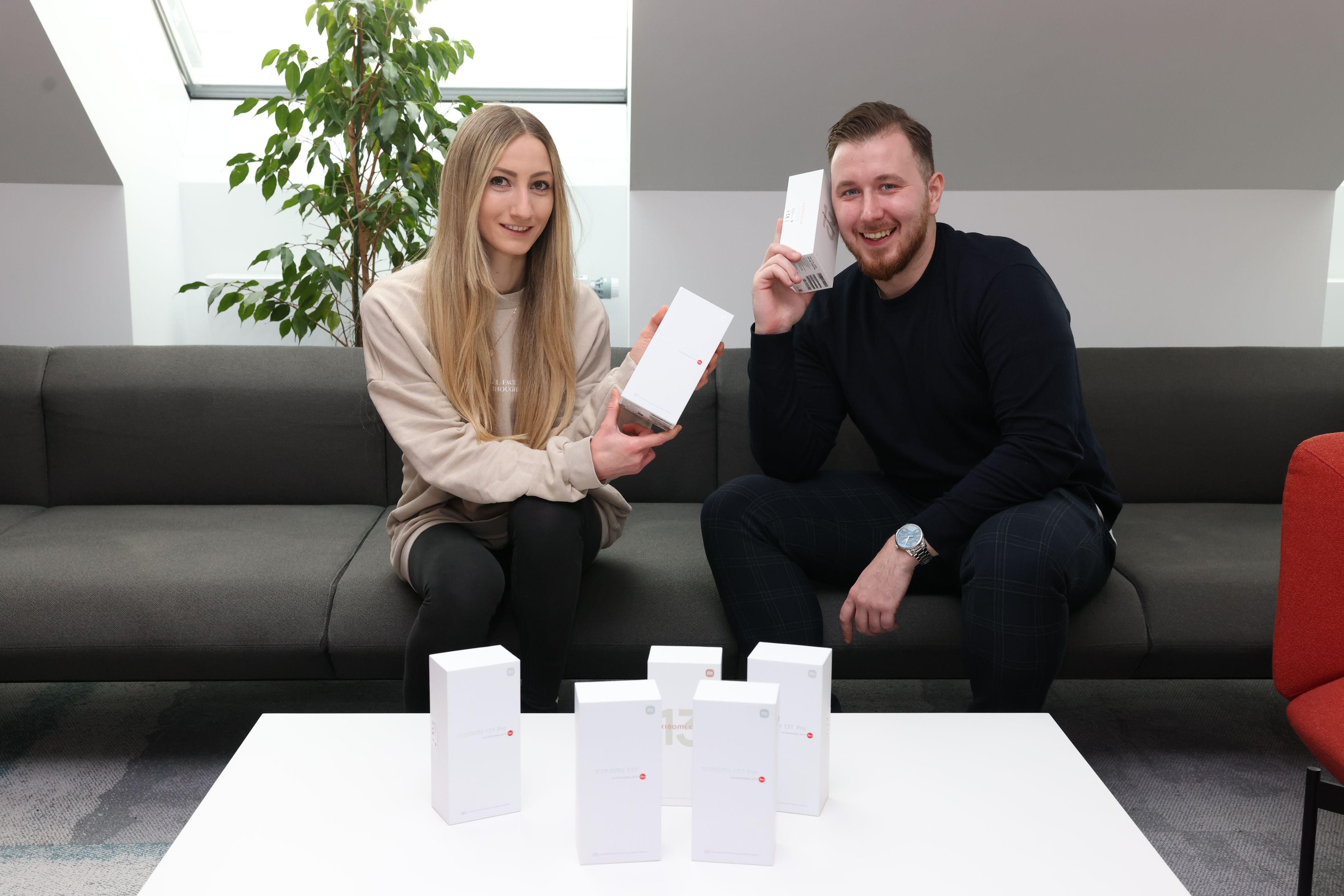 Wir freuen uns über 242.300 Follower auf TikTok und wollen uns mit tollen Preisen bedanken.