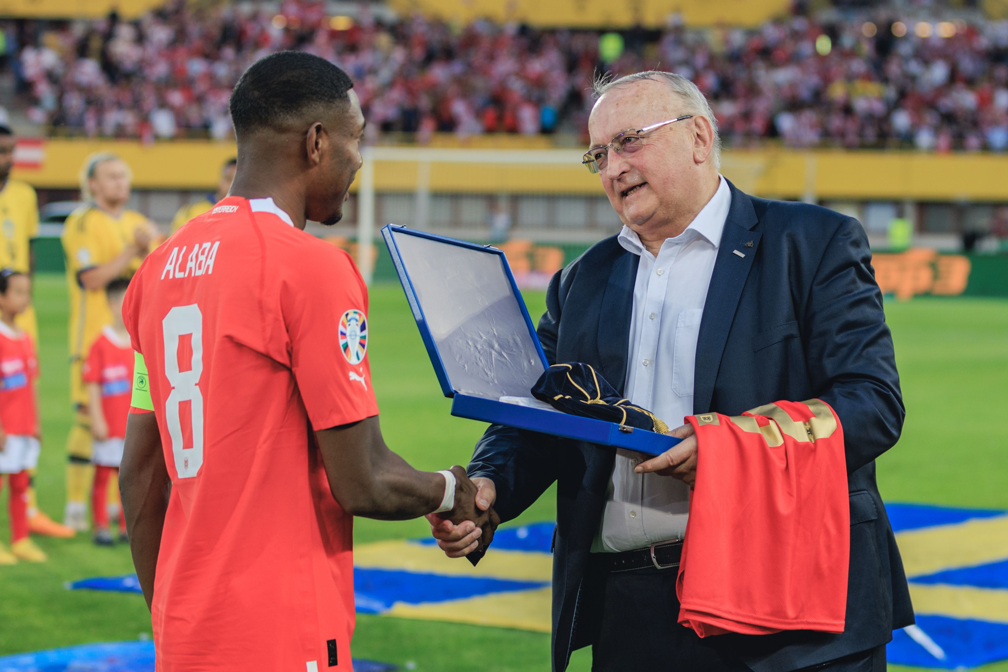 2023 zeichnete Johann Gartner ÖFB-Star David Alaba aus.