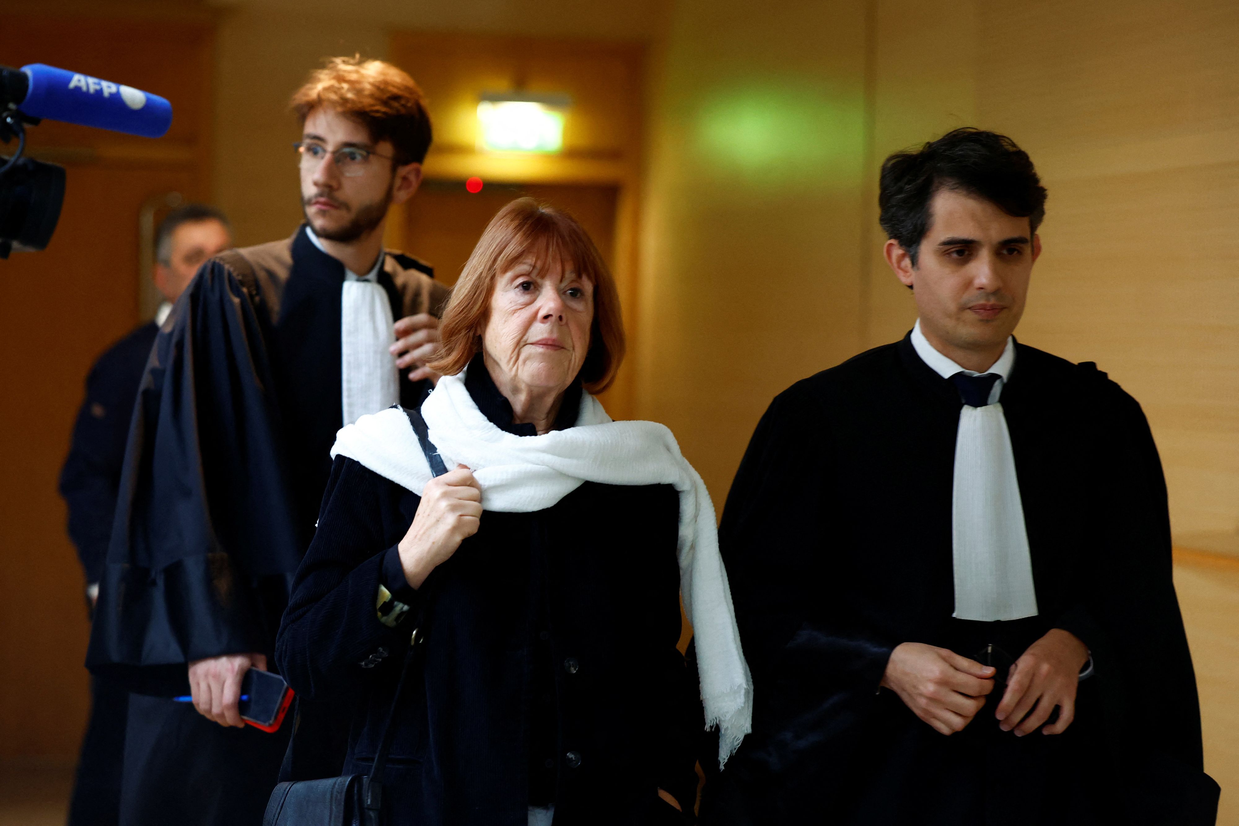 Gisèle Pélicot von ihrem Mann betäubt und Männern zur Vergewaltigung angeboten. Nun gab es das Urteil gegen den Täter.