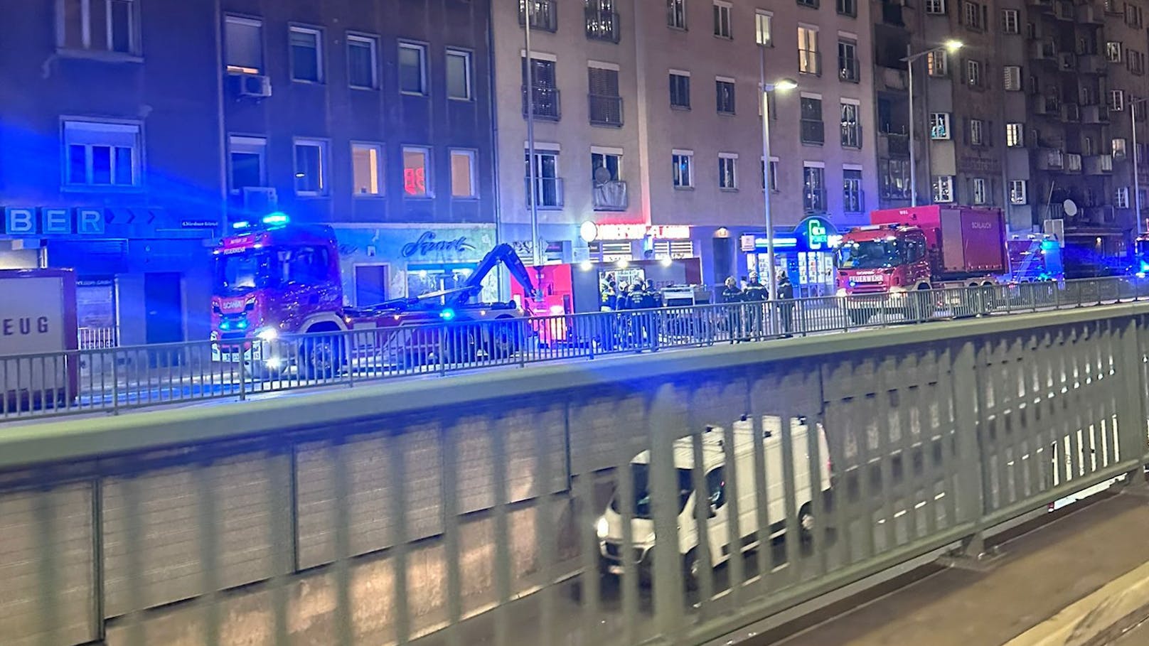 Am Dienstag ging bei der <a rel="nofollow" href="https://www.heute.at/t/berufsfeuerwehr-wien-100057991">Wiener Berufsfeuerwehr</a> gegen 16.45 Uhr eine Alarmierung über ein mögliches Feuer im U-Bahn-Trakt des Hauptbahnhofs ein.