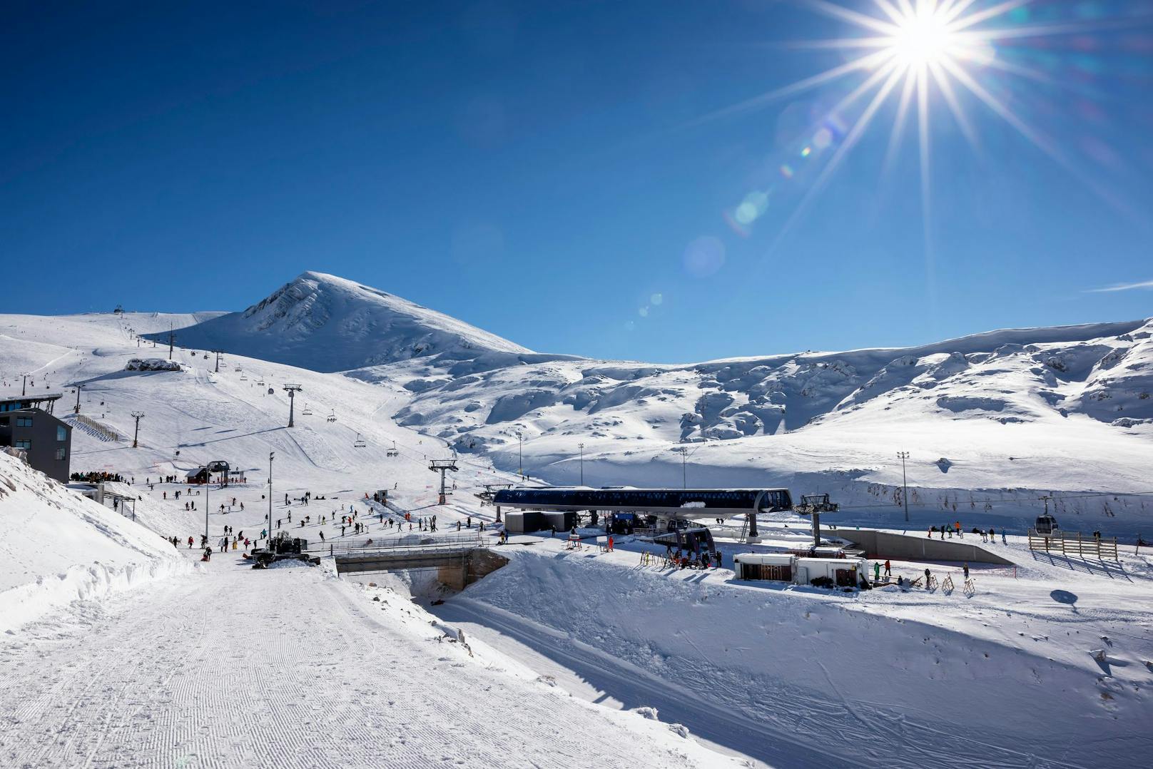 2. Mount Parnassos – Fterolakka/Kellaria (Griechenland): 46 Euro durchschnittlicher Tagespreis pro Person für Unterkunft/Skipass, 36 Pistenkilometer