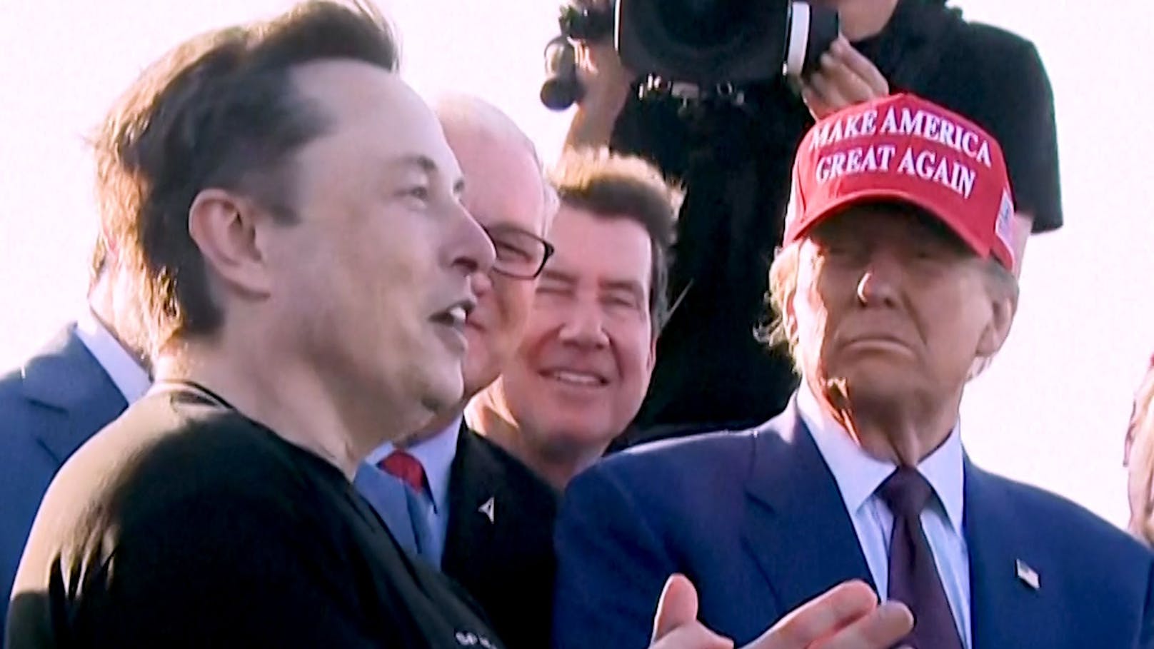 Trump dabei! Musk testet neue Rakete