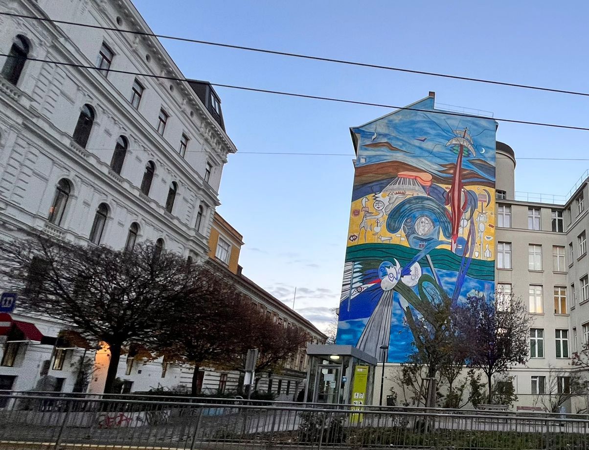 Das heftig umstrittene Wandgemälde in der Magdalenenstraße 33 wird nun bald übermalt.
