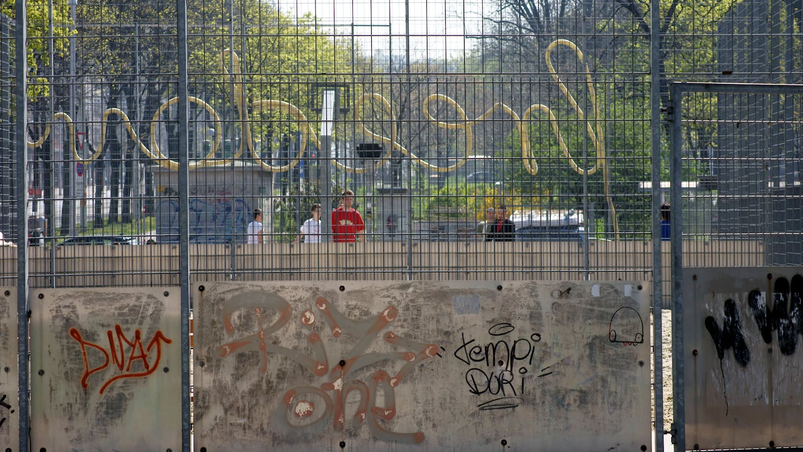 Jugendlicher beraubt Kinder in Basketball-Park in Wien