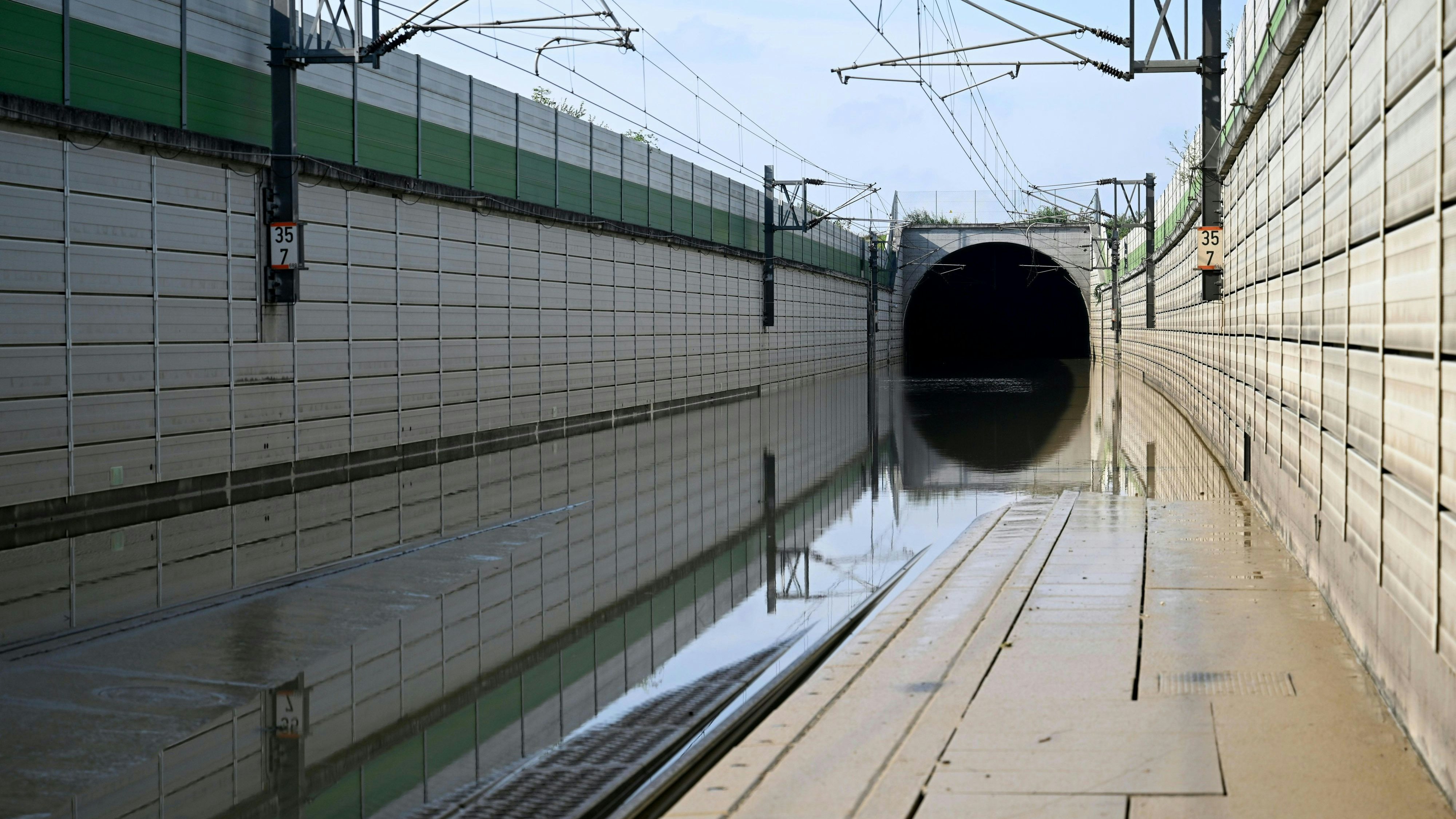 Die wegen Hochwasser lange gesperrte neue Weststrecke beim Ostportal Atzenbrugger-Tunnel in Niederösterreich