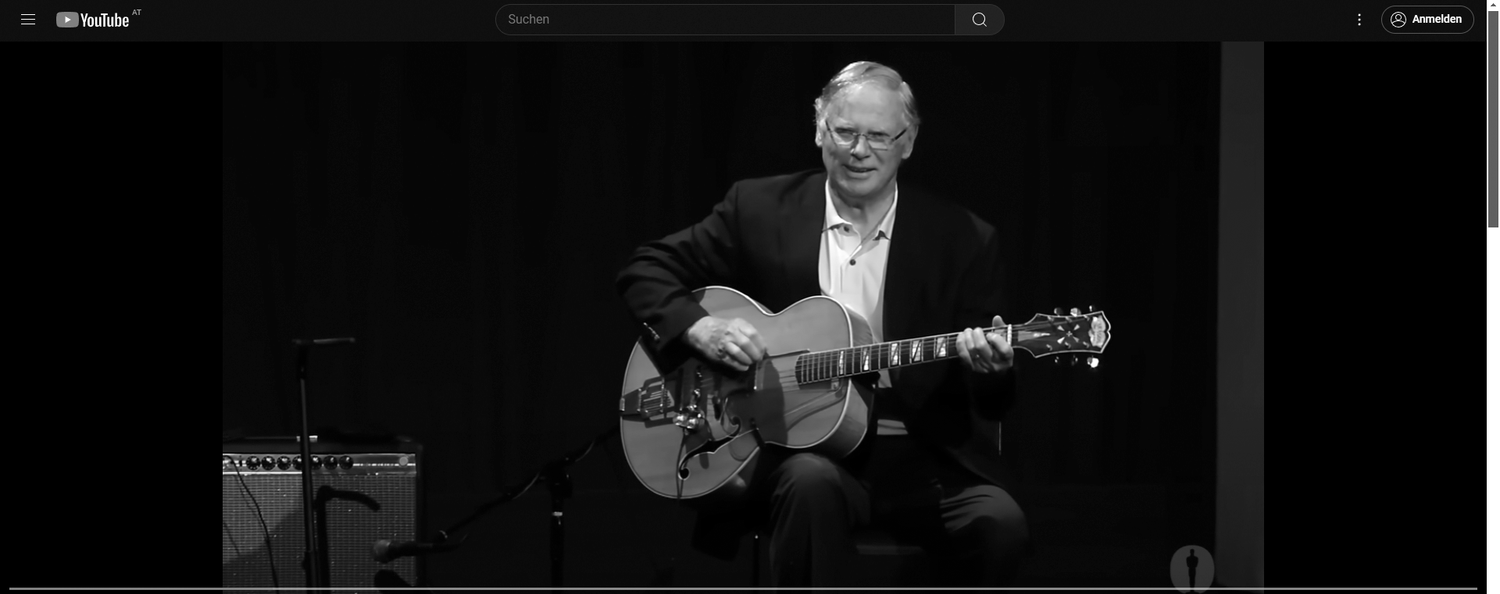 Gitarrist Vic Flick, bekannt für seine Leadgitarre bei der 