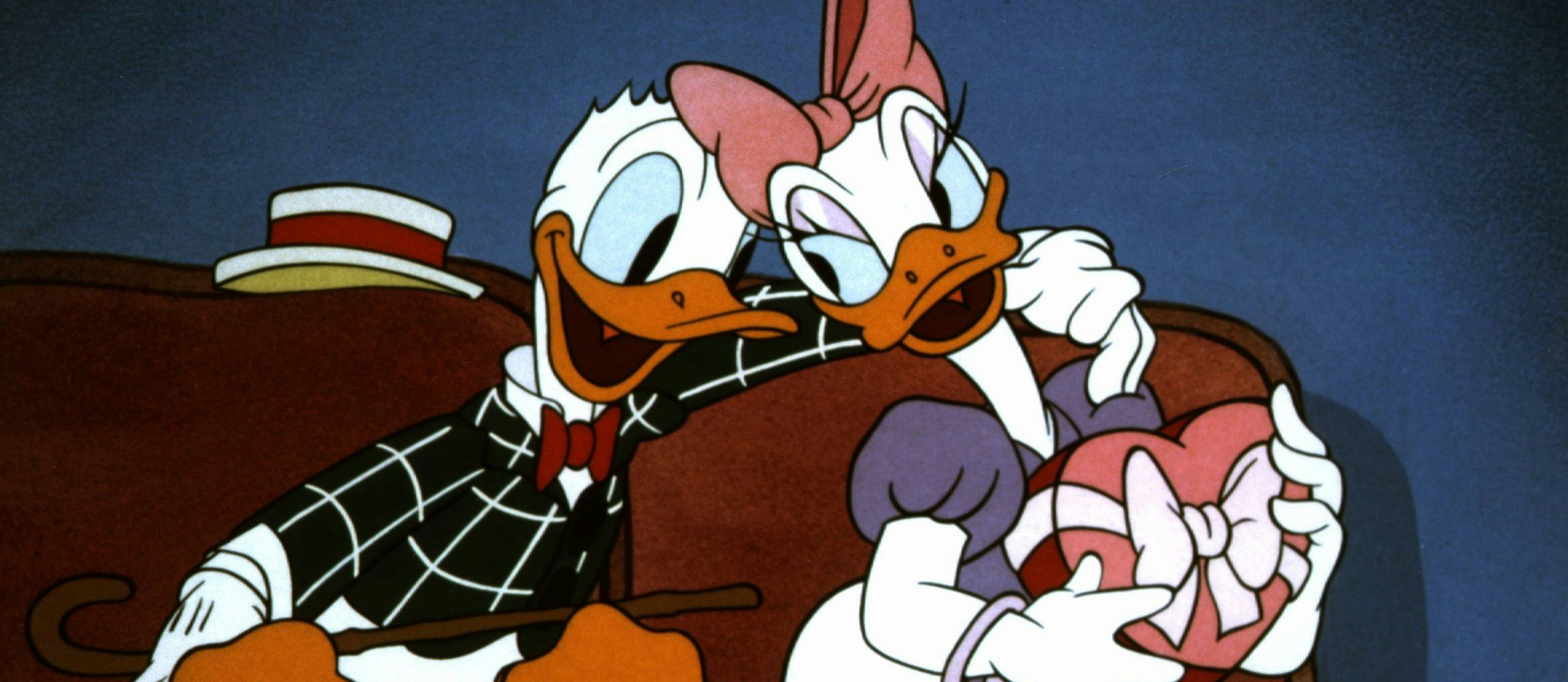 Seit 90 Jahren ein Erpel in den besten Jahren: Donald Duck, hier mit seiner ewigen Angebeteten Daisy, feiert heuer runden Geburtstag