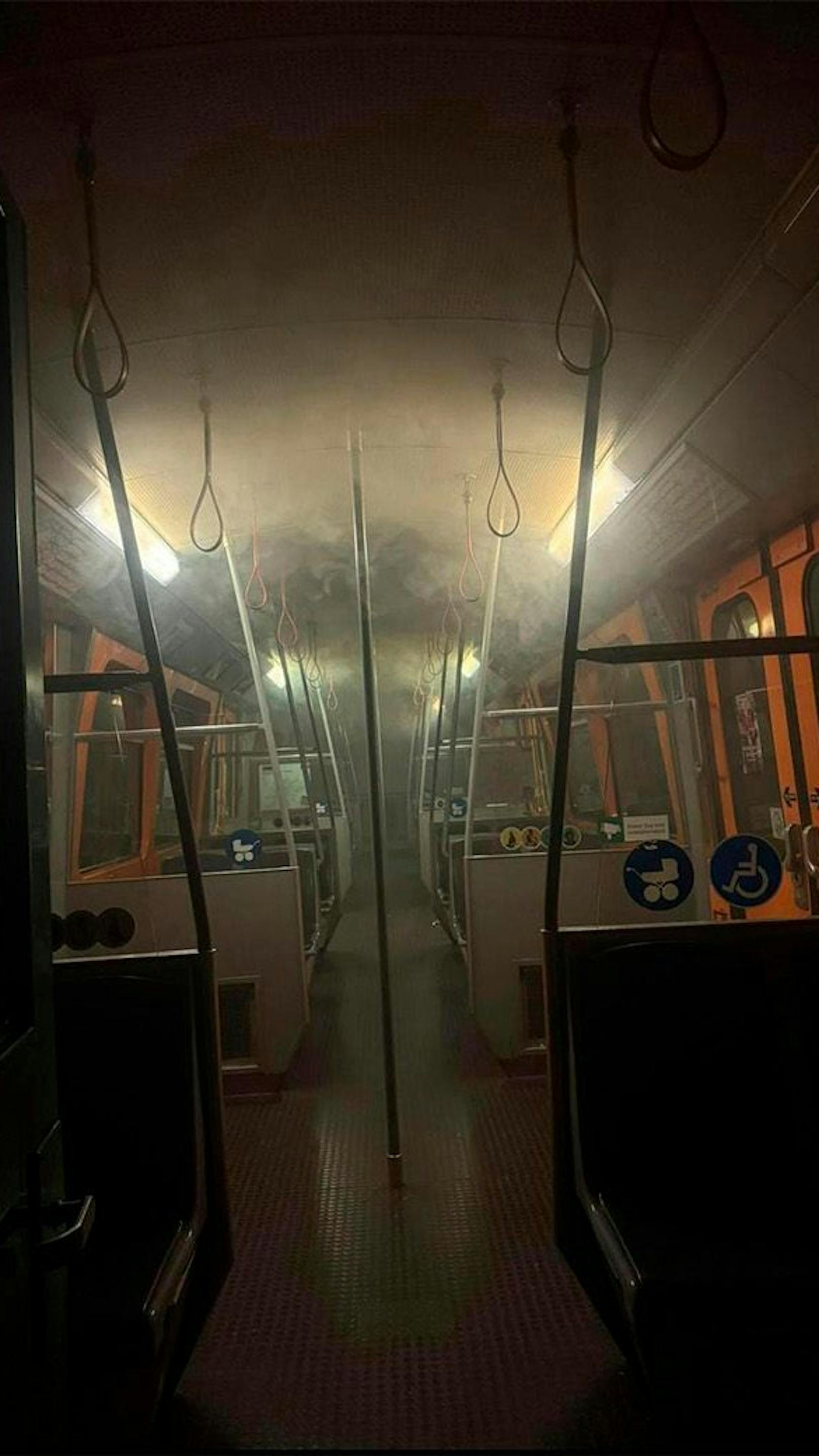 Die schockierenden Fotos aus der Feuer-U-Bahn in Wien