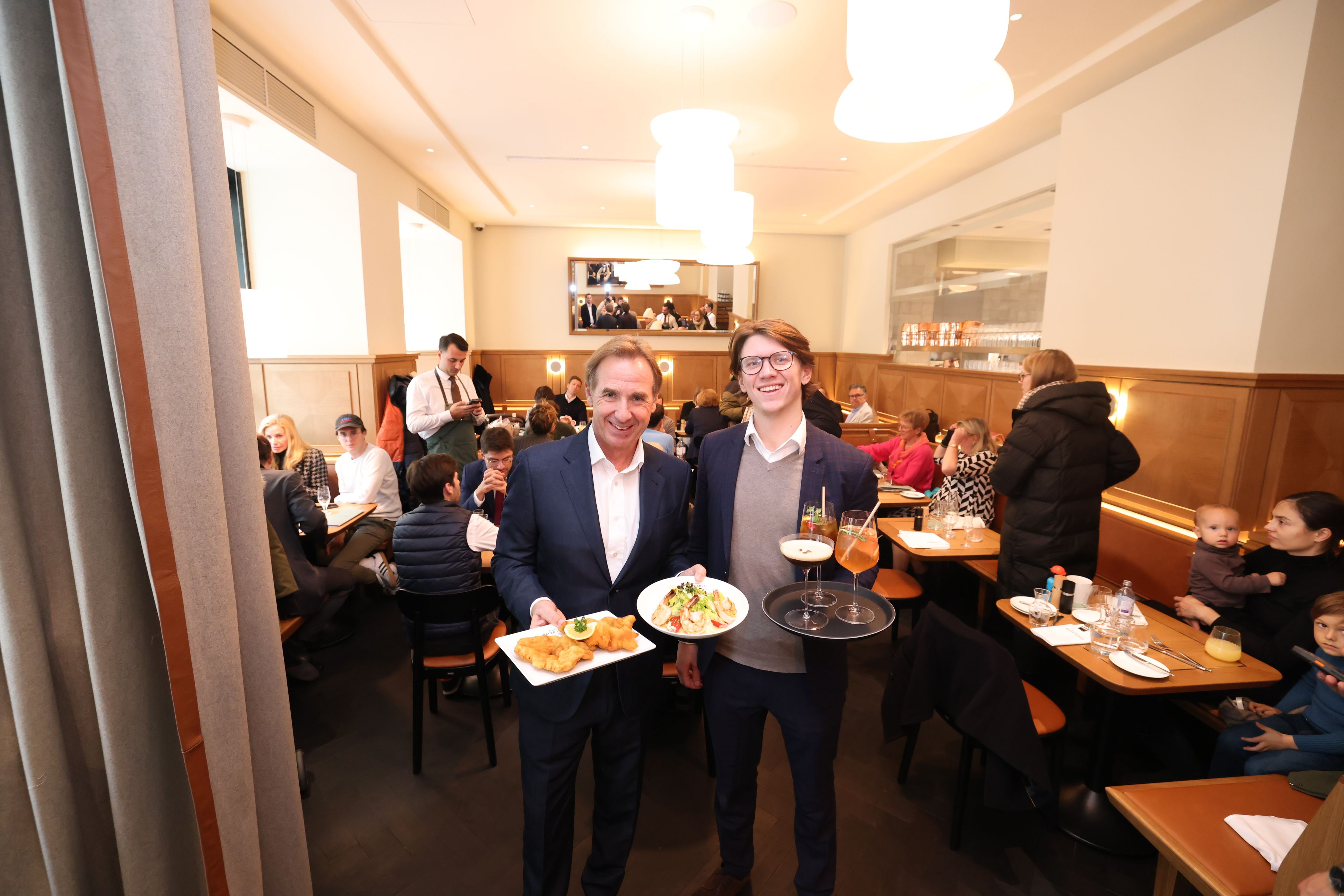 Mario und Christoph&nbsp;Plachutta präsentieren im neuen Lokal 