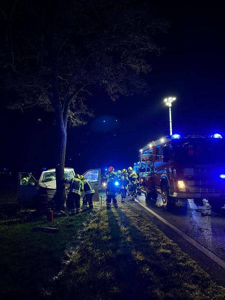 Der Mann musste aus dem Wrack befreit werden.