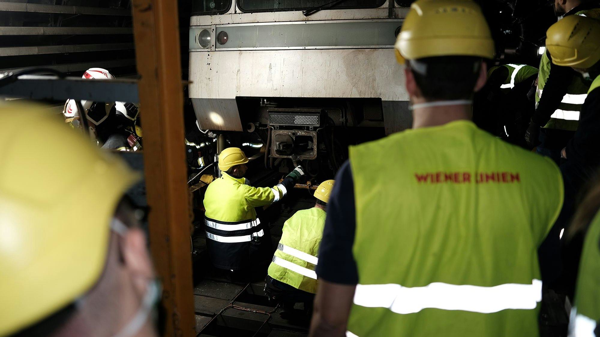 Erste Fotos zeigen den Einsatz bei der U1. 