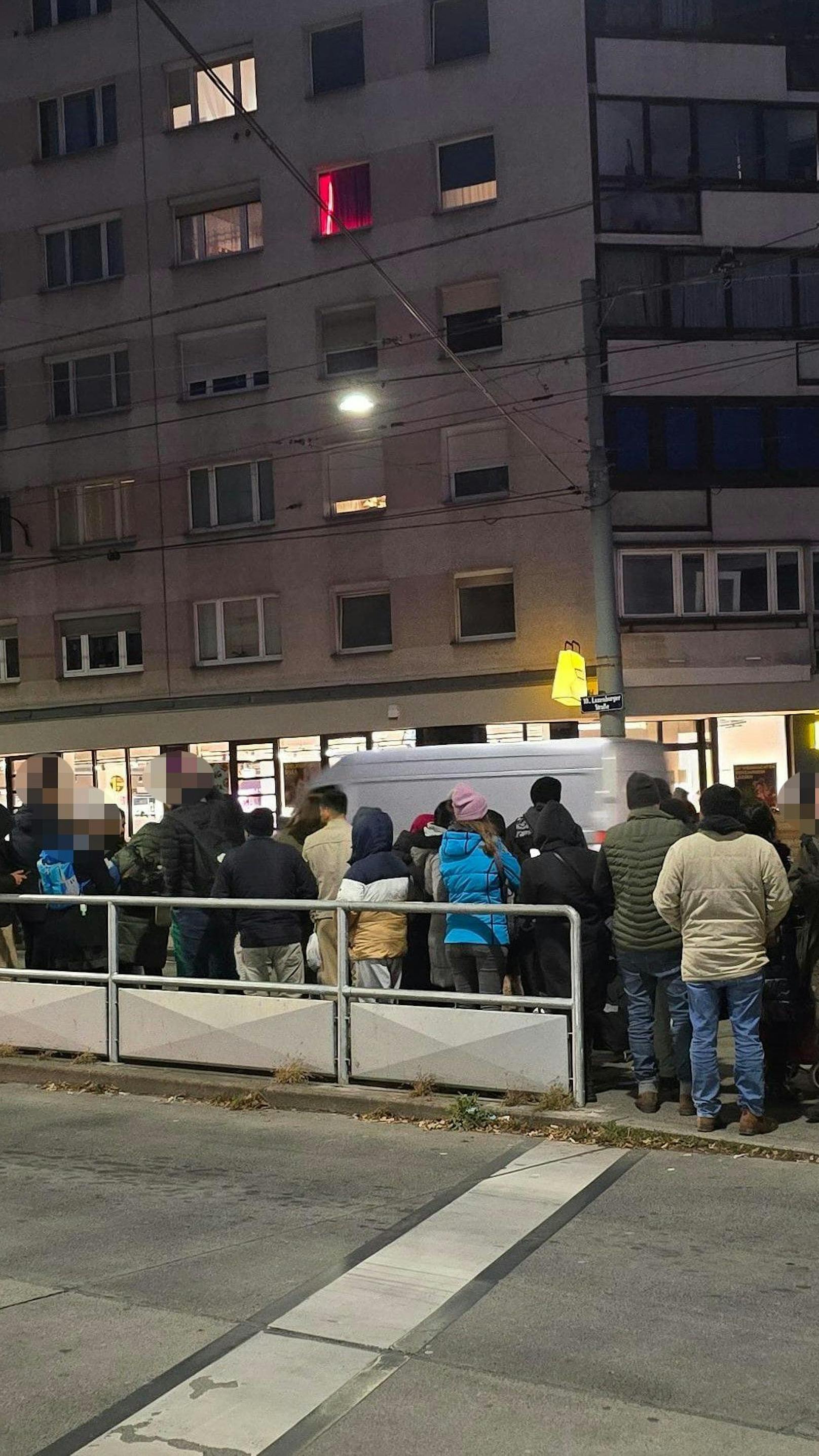 Taxi und Bim kollidieren! Stau-Chaos in Favoriten