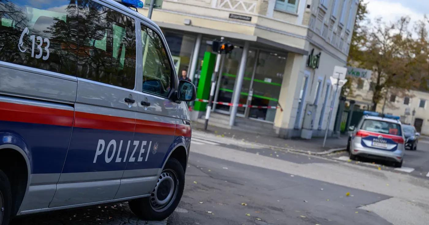In Linz wurde in der Zeppelinstraße im Süden eine Bankfiliale überfallen.