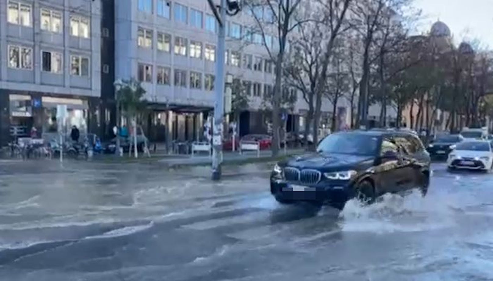 Ring in Wien unter Wasser