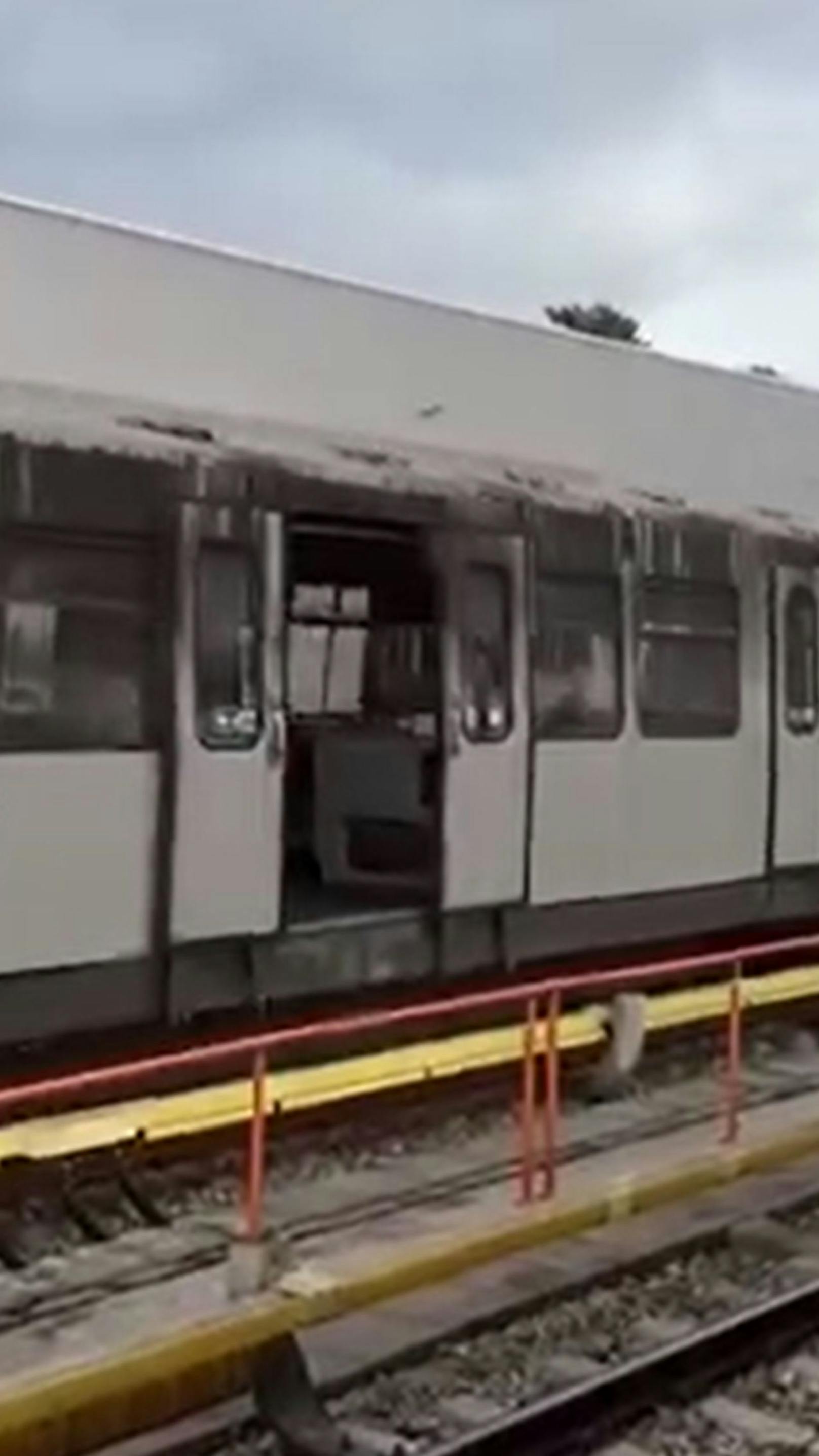 Video zeigt: Hier wird Flammen-U-Bahn abtransportiert