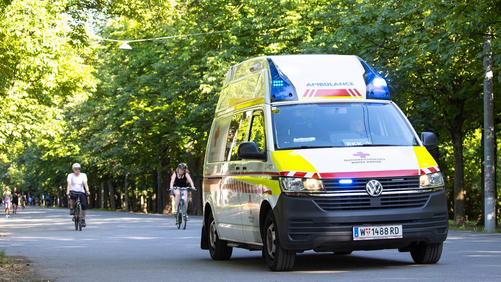 Unfall auf dem Radweg – zwei E-Bikerinnen kollidierten