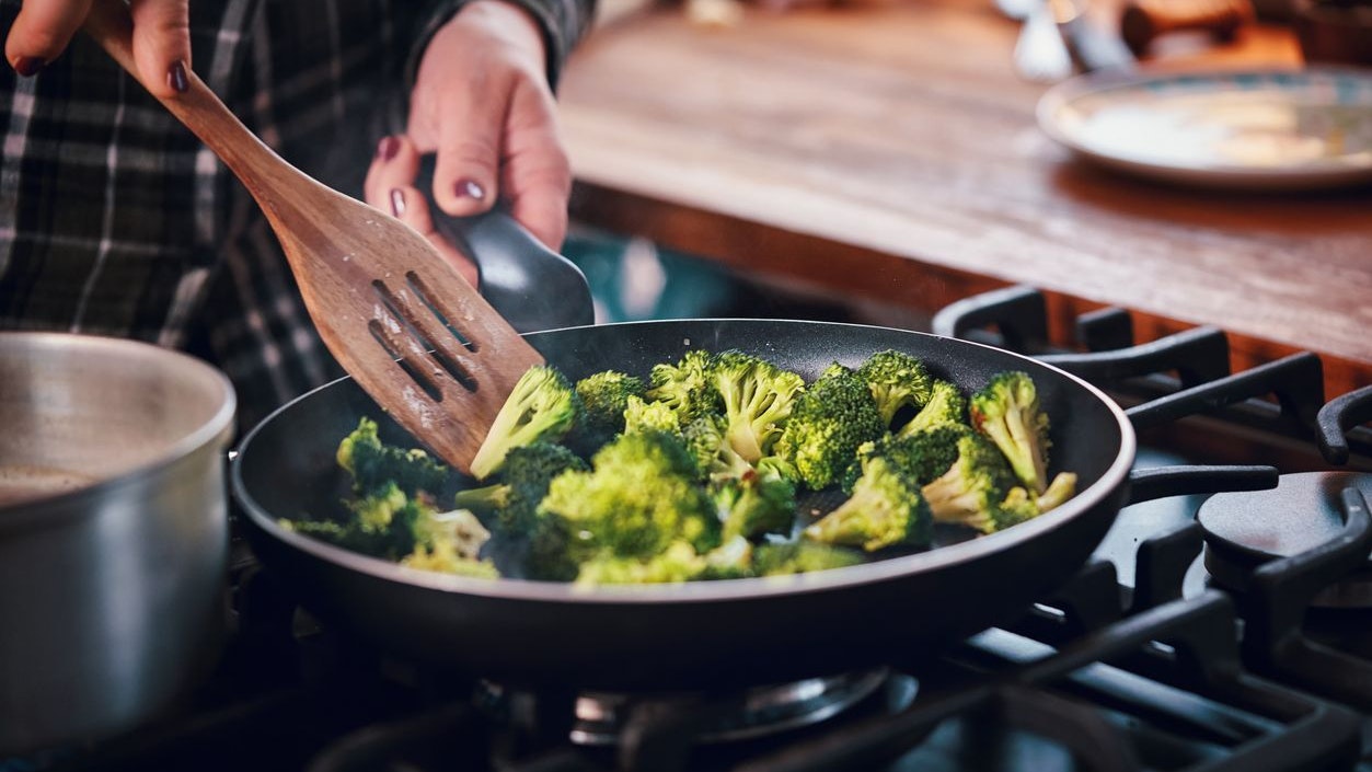Roasting Broccoli in a Pan for a Bulgur Dish