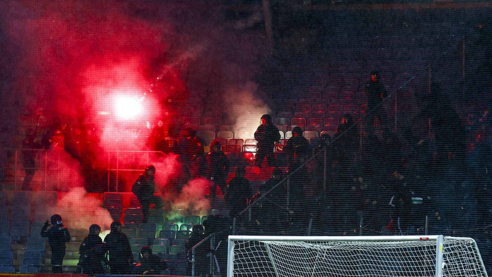 Lehrer und Hooligans wegen Derby-Krawallen vor Gericht