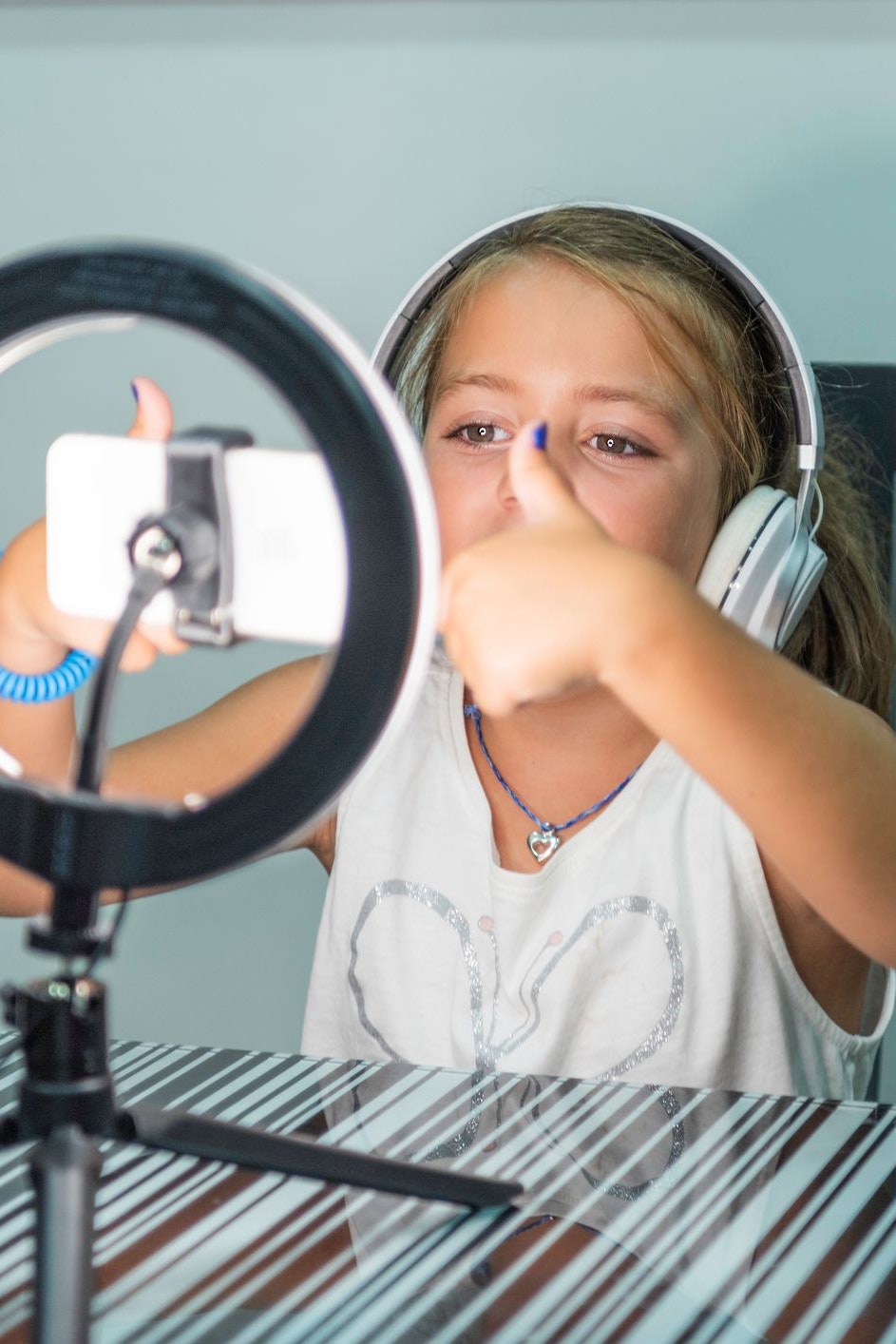 Australien will den Zugang aller Kinder und Jugendlichen unter 16 zu sozialen Netzwerken per Gesetz verbieten