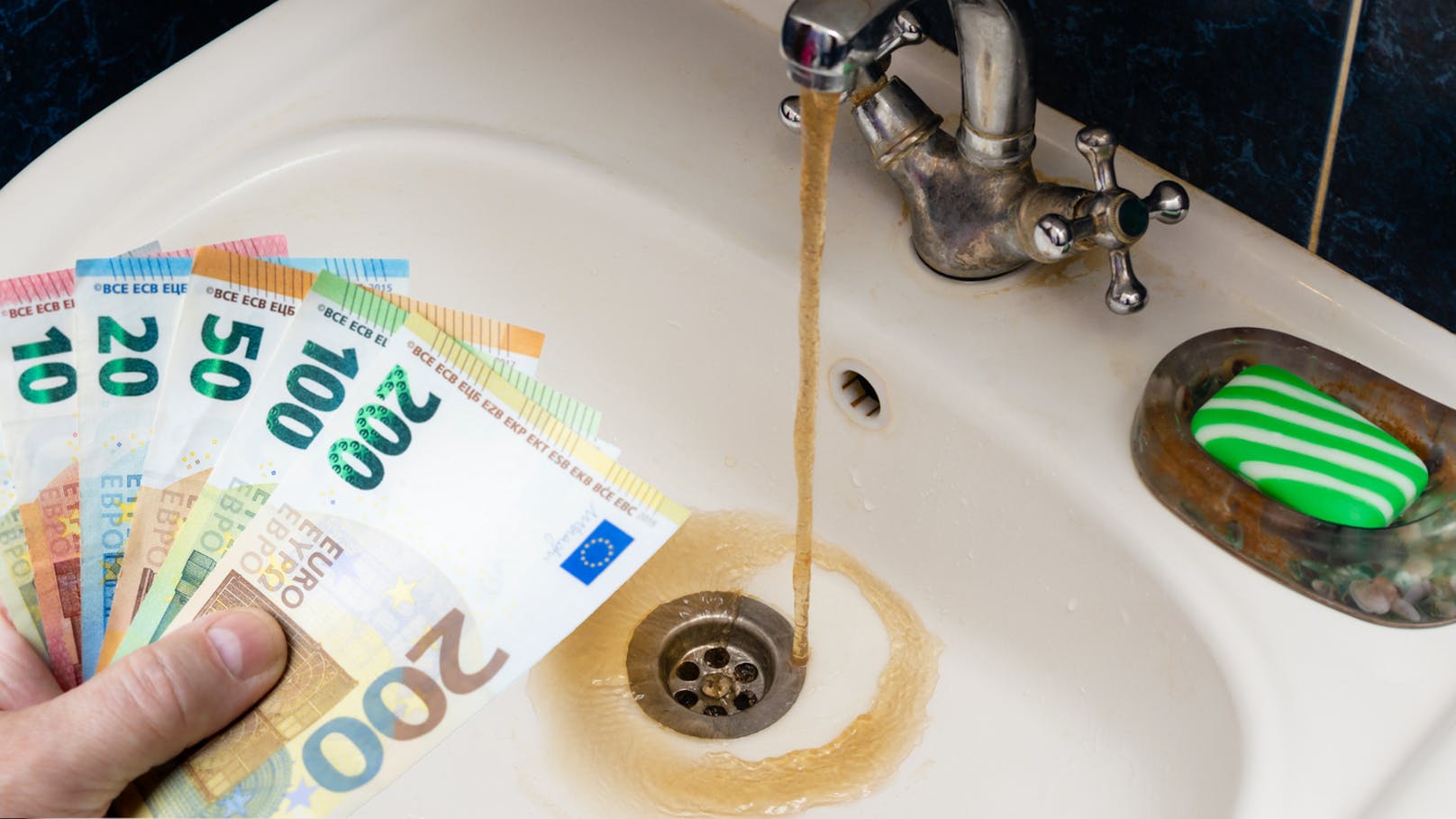 Wasser verschmutzt: Hunderttausende erhalten Geld