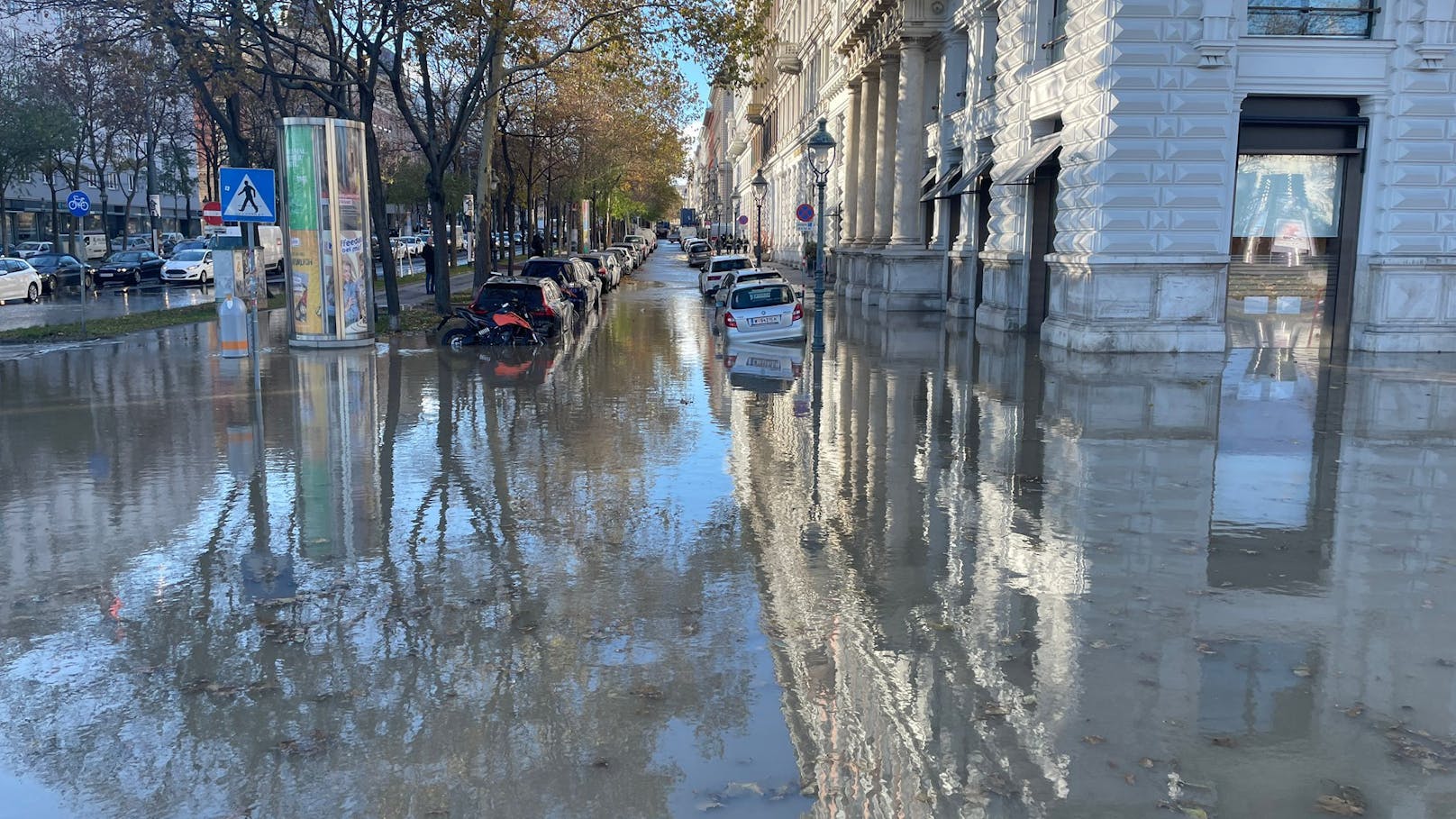 Ring unter Wasser! Straßen in Wien plötzlich geflutet