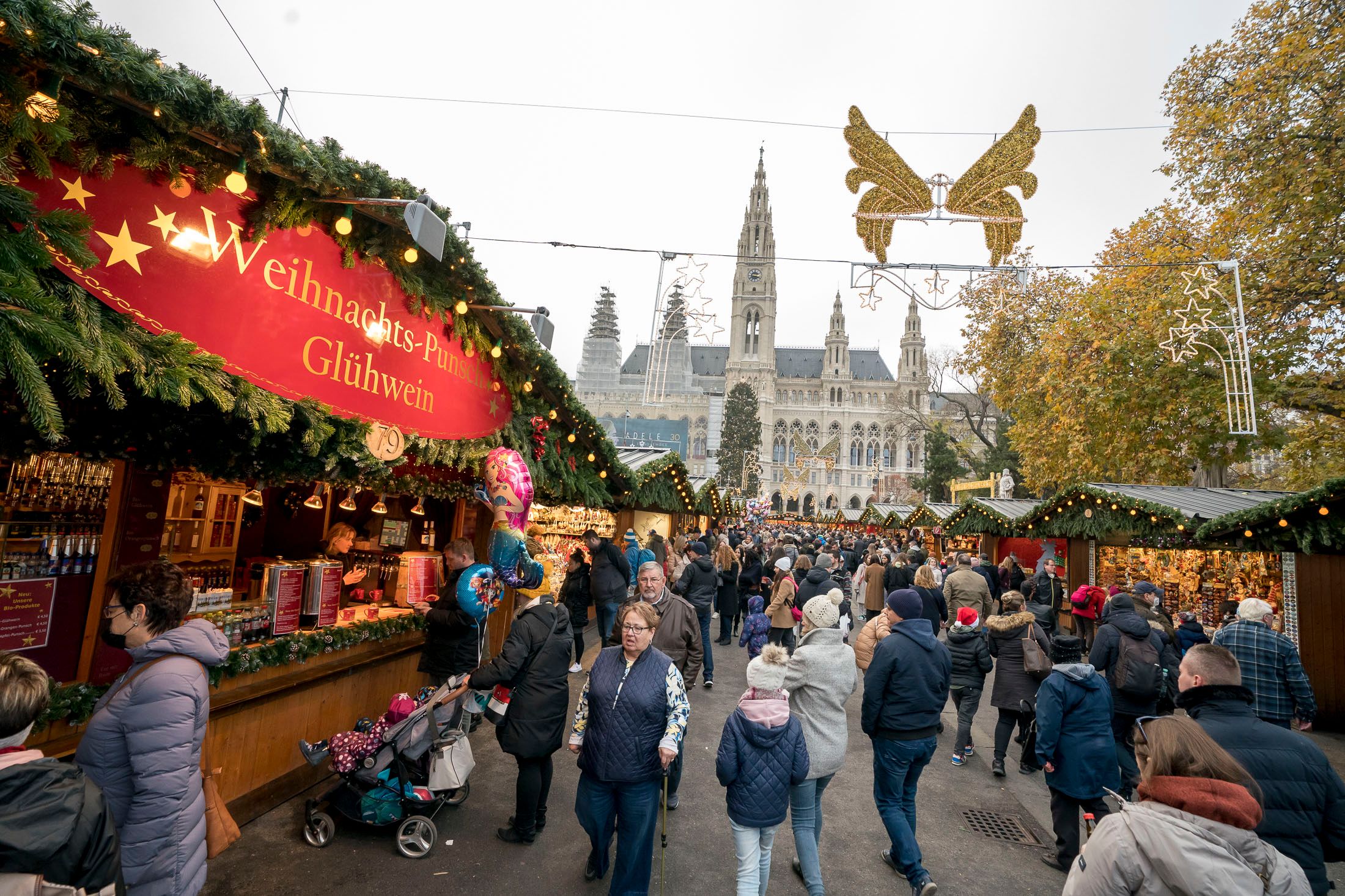 Am Wiener Rathausplatz wurden die beiden Frauen bestohlen.
