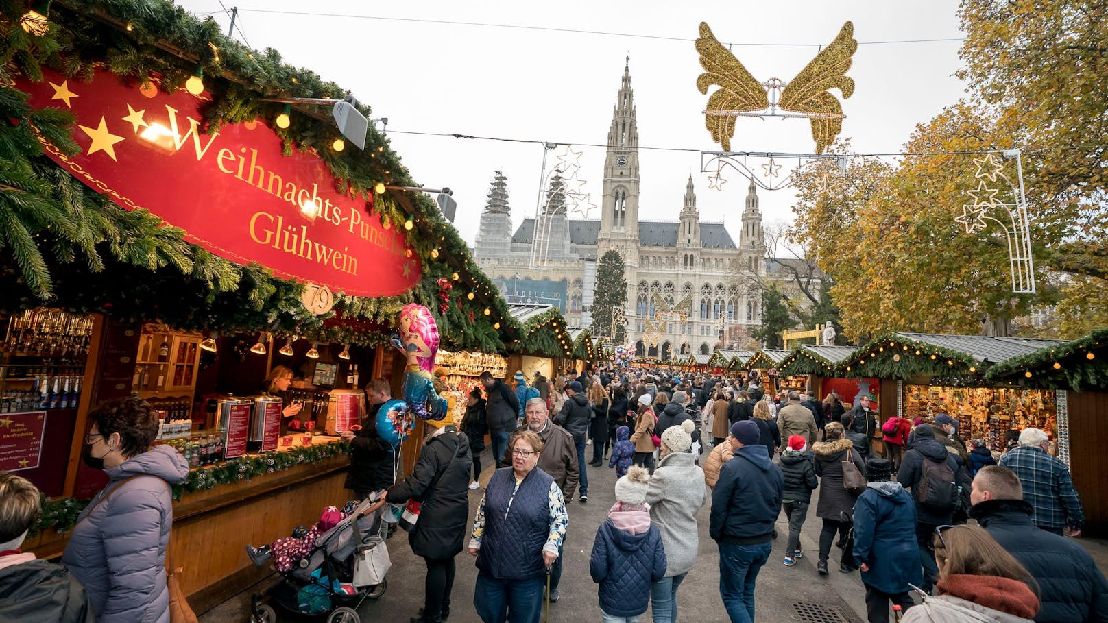 Goldkette weg! Diebesbande am Wiener Adventmarkt