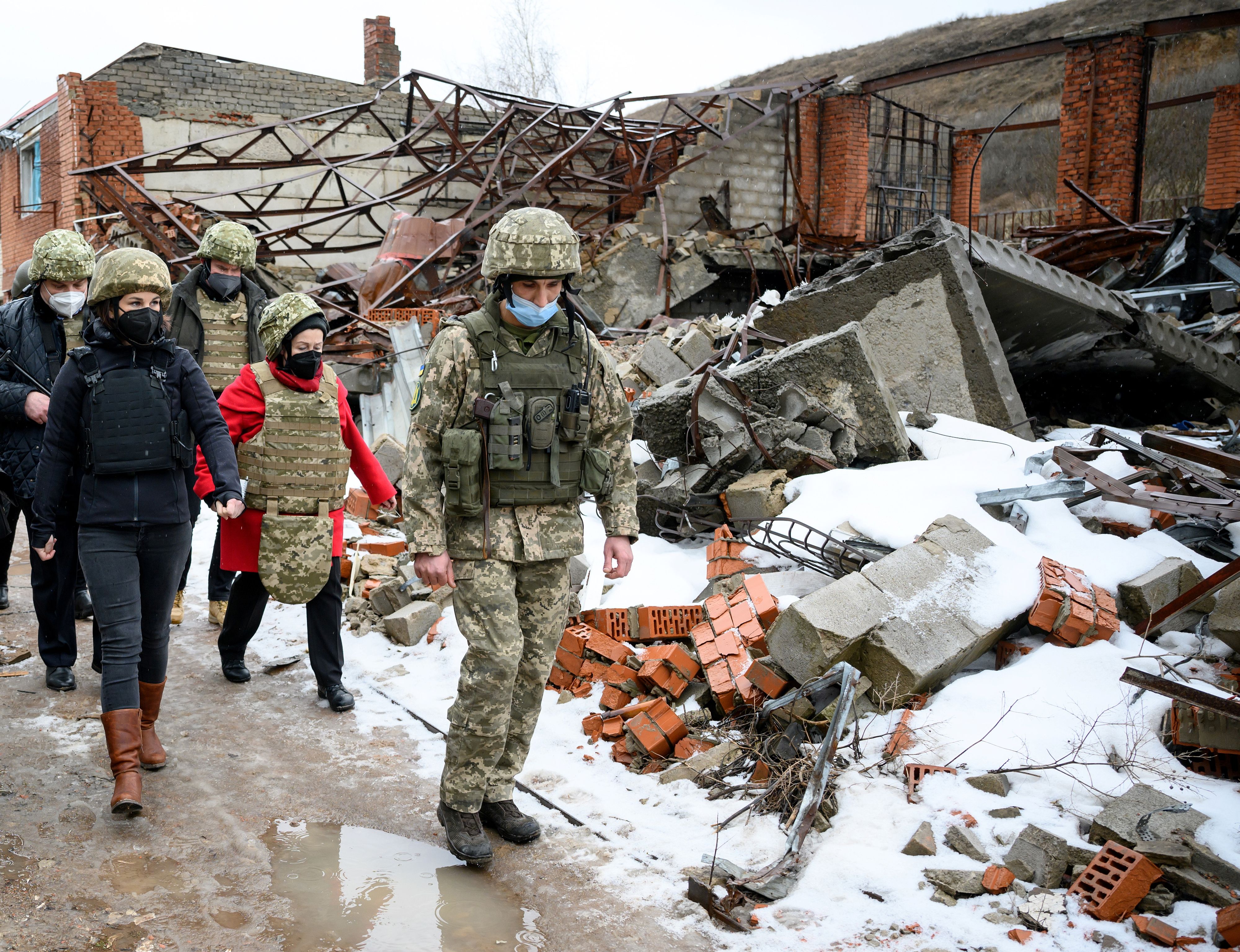 Freiwillige helfen bei der Evakuierung aus der Region Donezk. (Archivbild)