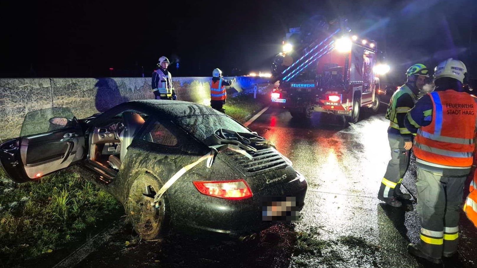 Der Porsche kam ins Schleudern und überschlug sich.