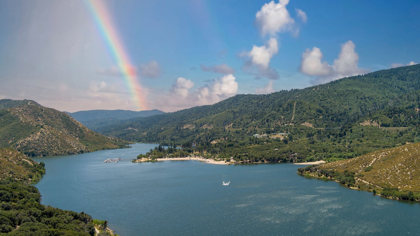 Ganz in der Nähe der Planstadt liegt der Silverwood Lake.