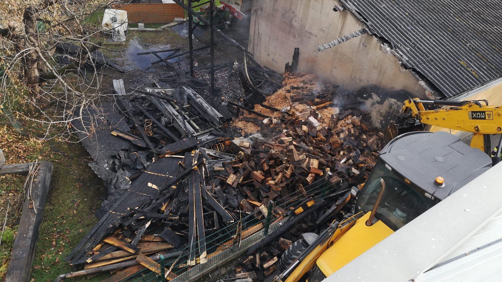 Sechs Feuerwehren bei Gebäudebrand im Einsatz