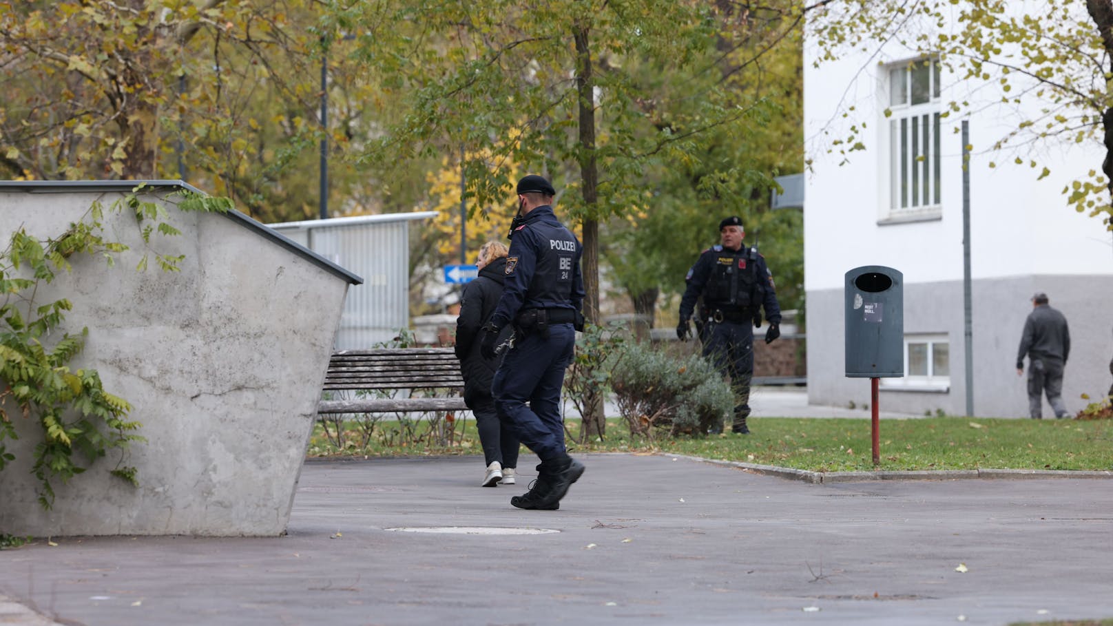 Es soll aber im gesamten Stadtgebiet nach dem Neugeborenen gesucht werden.