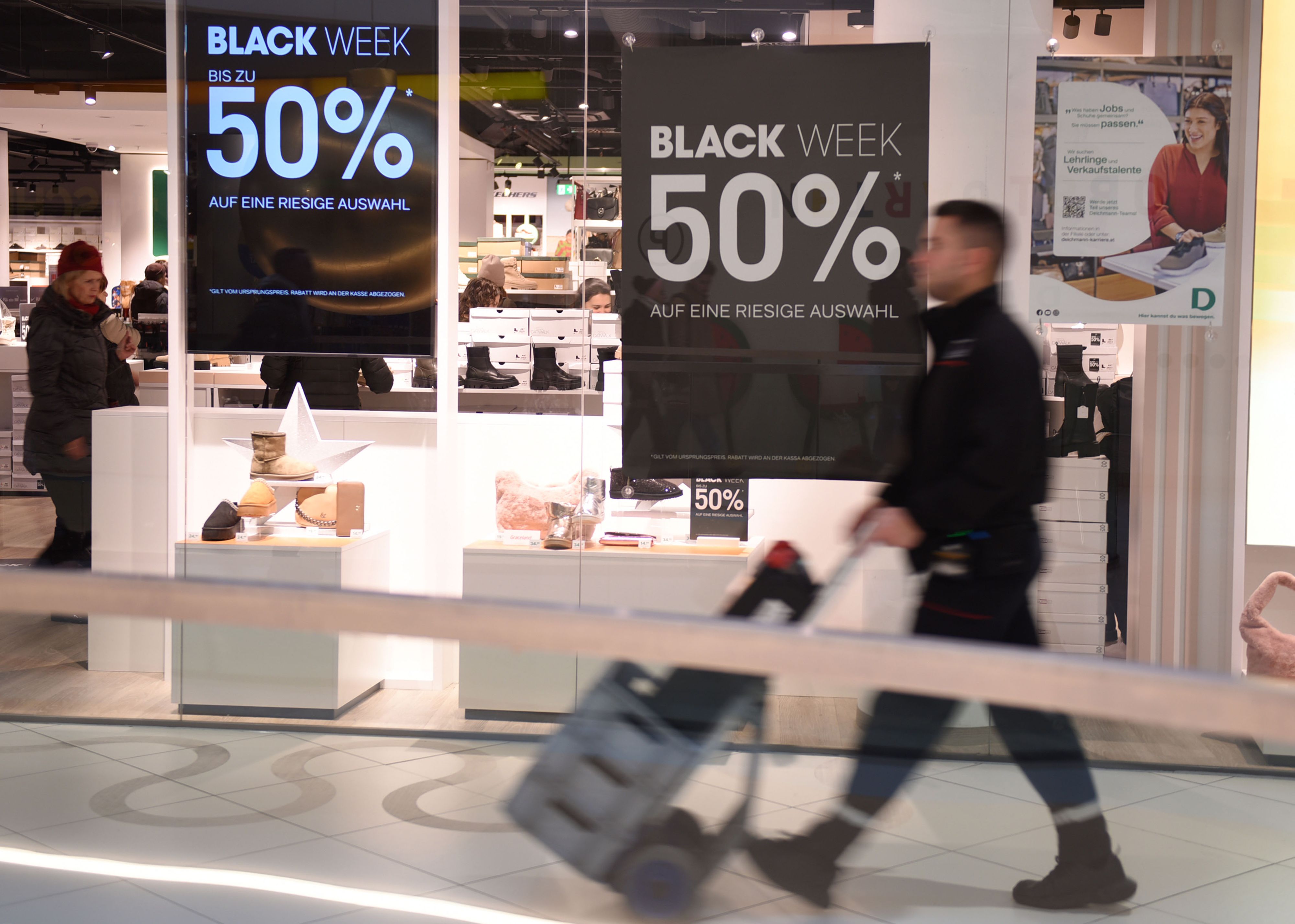 Konsumlaune im Eck? Die Teuerung scheint auch vor dem Rabatt-Tag des Jahres nicht Halt zu machen. 2025 planen nur 9 Prozent einen Einkauf.