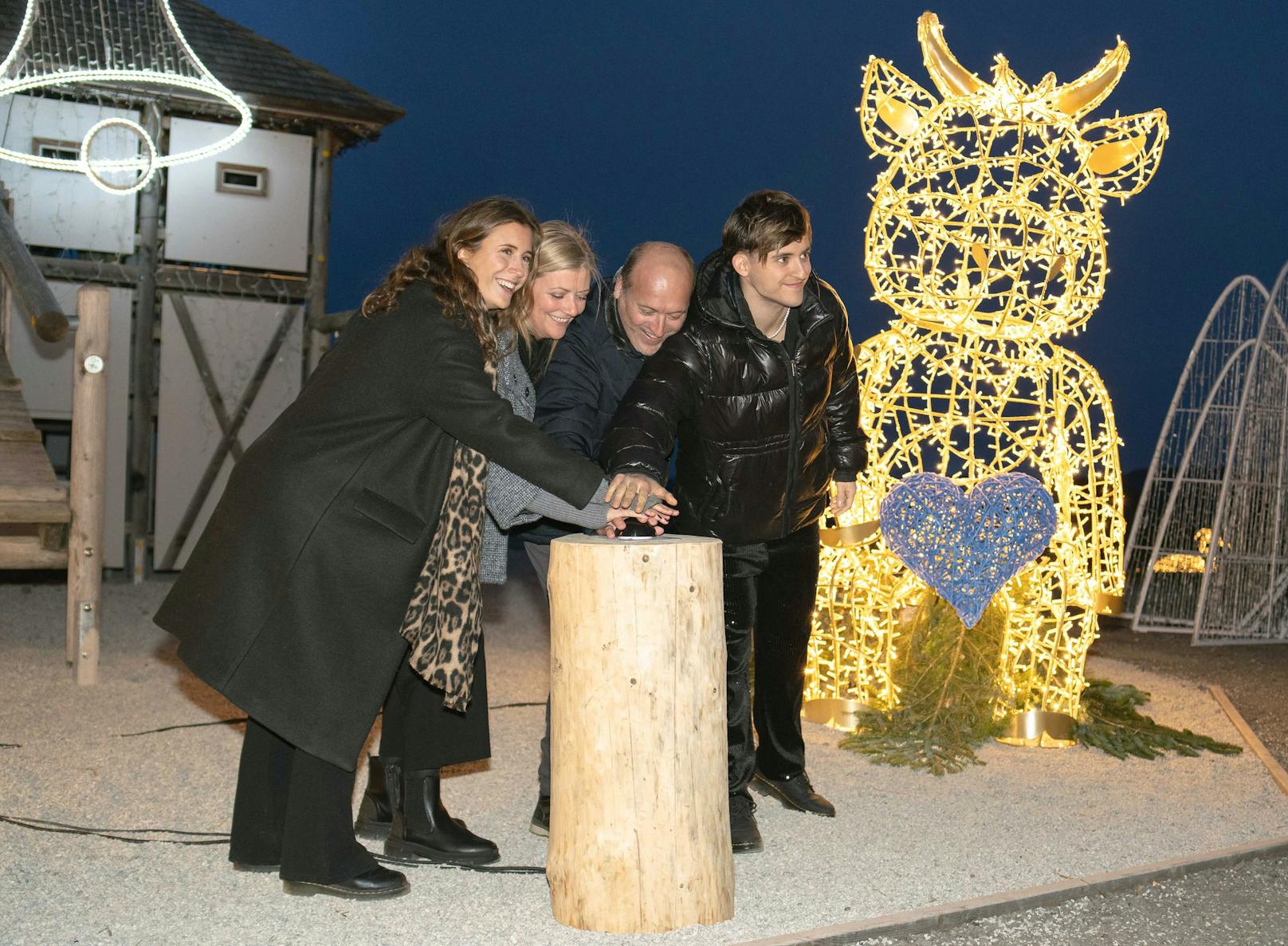 Leonie, Andrea, Georg und Fabian Blochberger bei der Illuminierung des Lichterglanz-Spektakels.