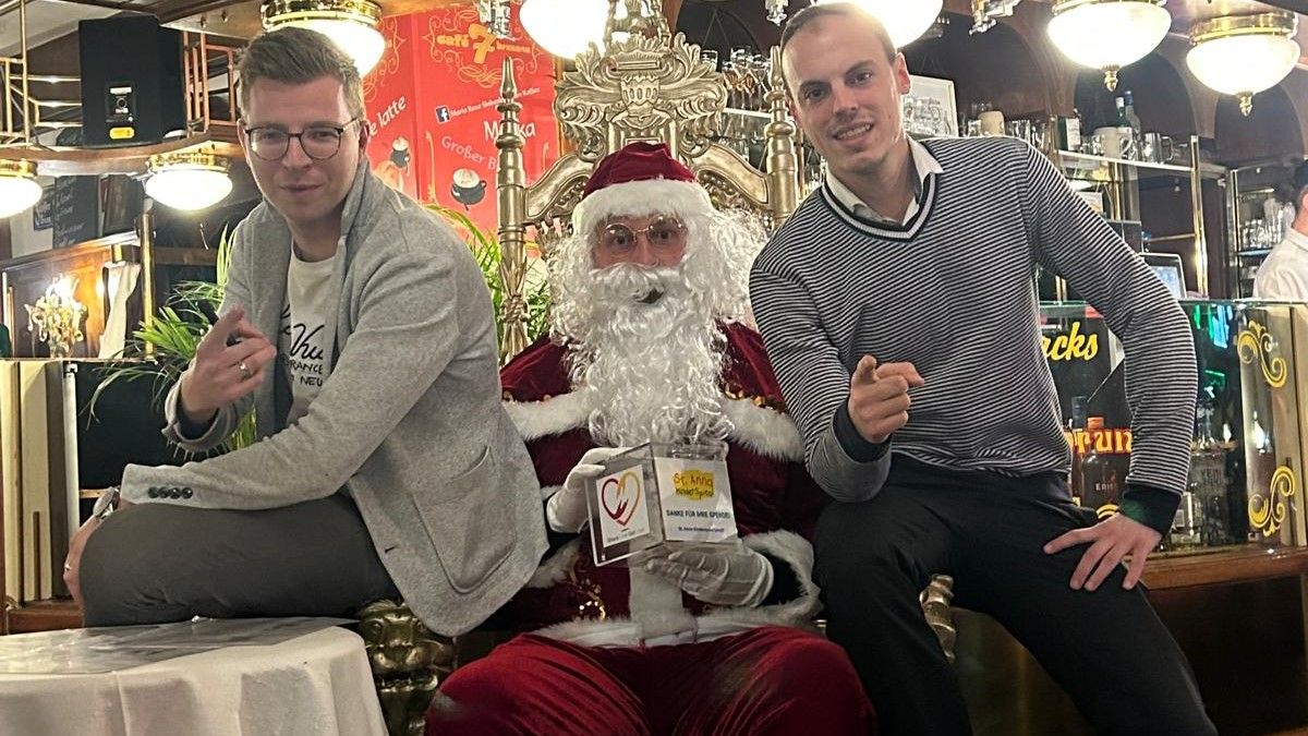 Tatkräfte Unterstützung bekommt der Fünfhaus-Santa aus Wien-Margareten.