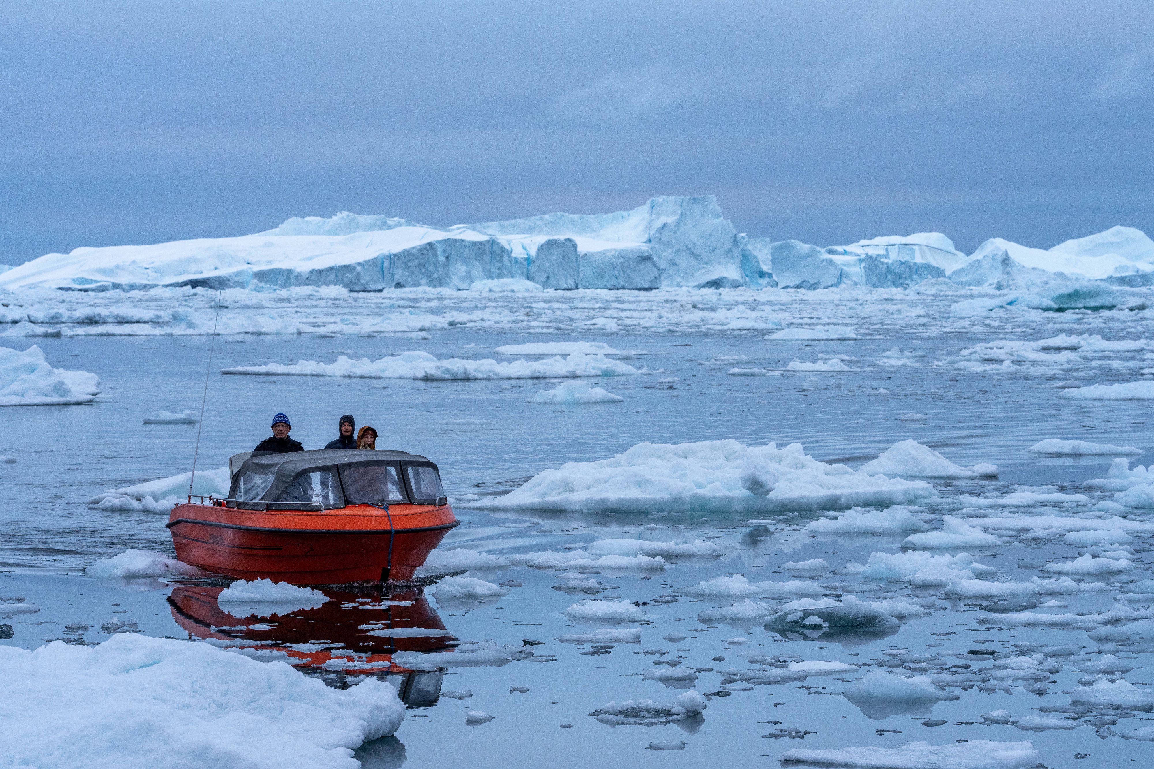 Der Klimawandel lässt den Grönland-Eisschild in rasantem Tempo schmelzen. Das zusätzliche Süßwasser dürfte bald zum Kollaps des für Europa wichtigen Strömungssystems AMOC im Nordatlantik führen. 