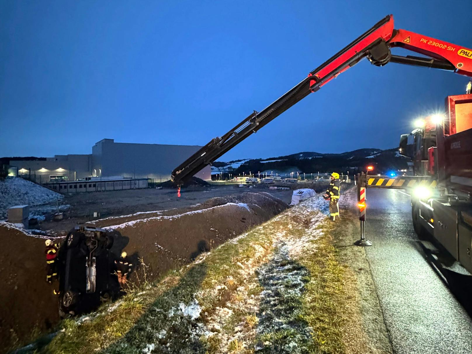 In Oberösterreich setzte sich eine Mutter ans Steuer, hatte einen Unfall.