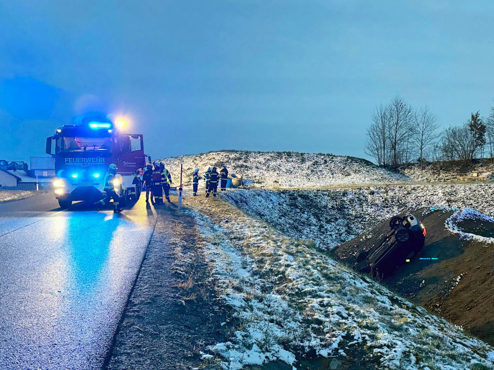 In Oberösterreich setzte sich eine Mutter ans Steuer, hatte einen Unfall.