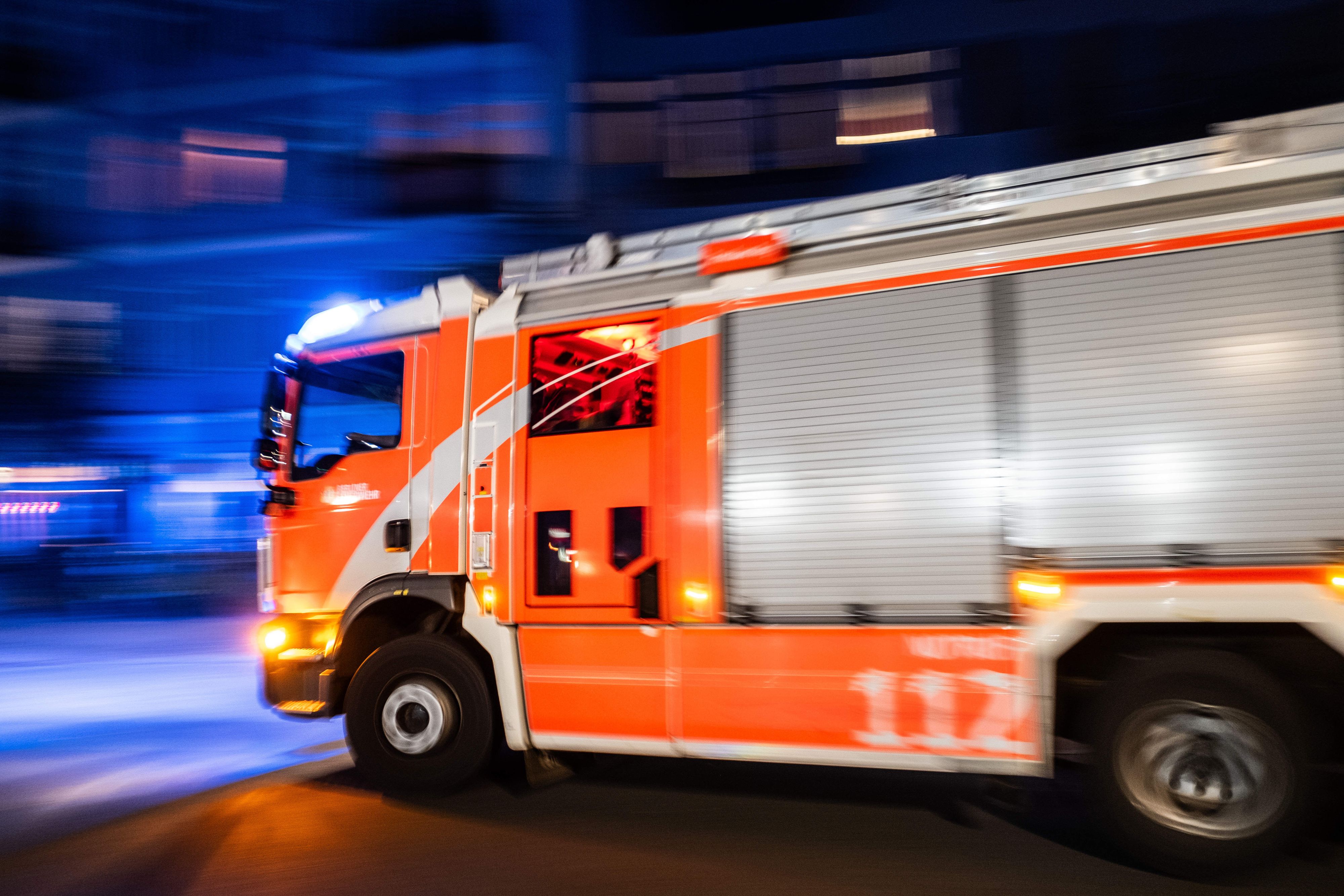 Der Feuerwehr gelang es, den Brand unter Kontrolle zu bringen.