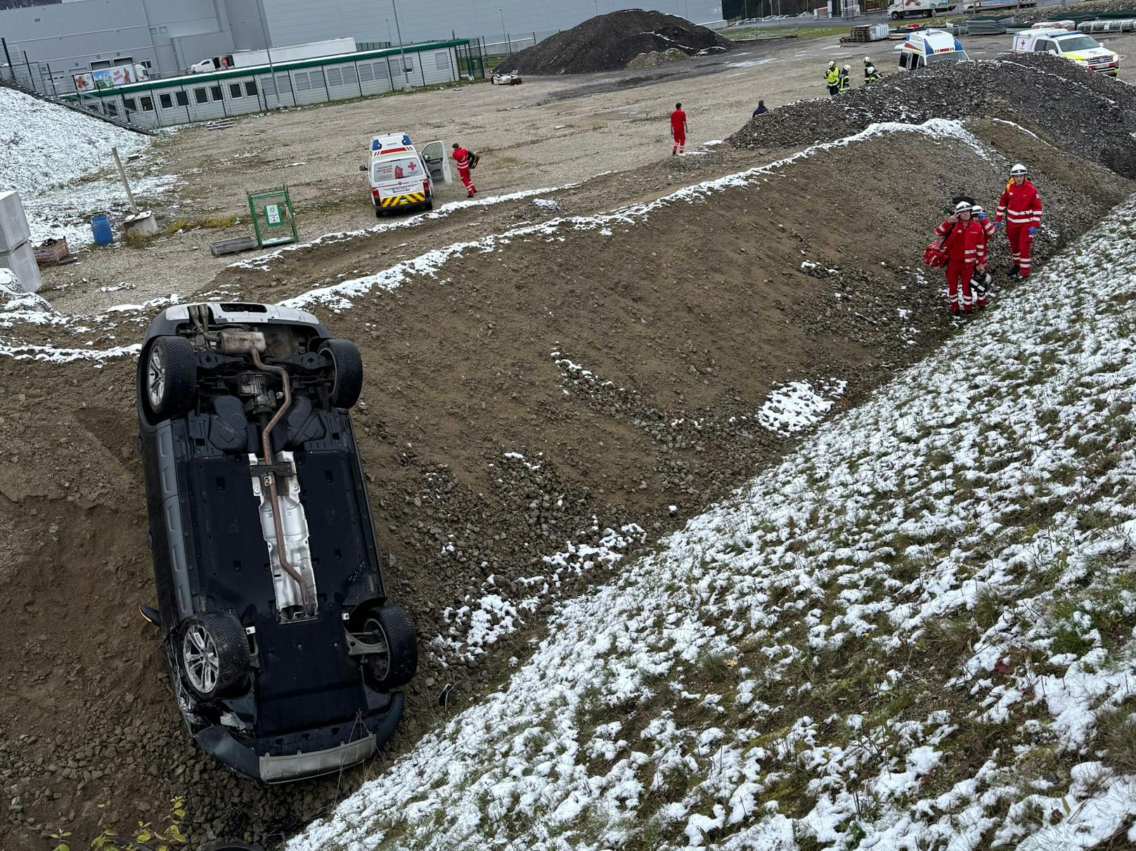 In Oberösterreich setzte sich eine Mutter ans Steuer, hatte einen Unfall.