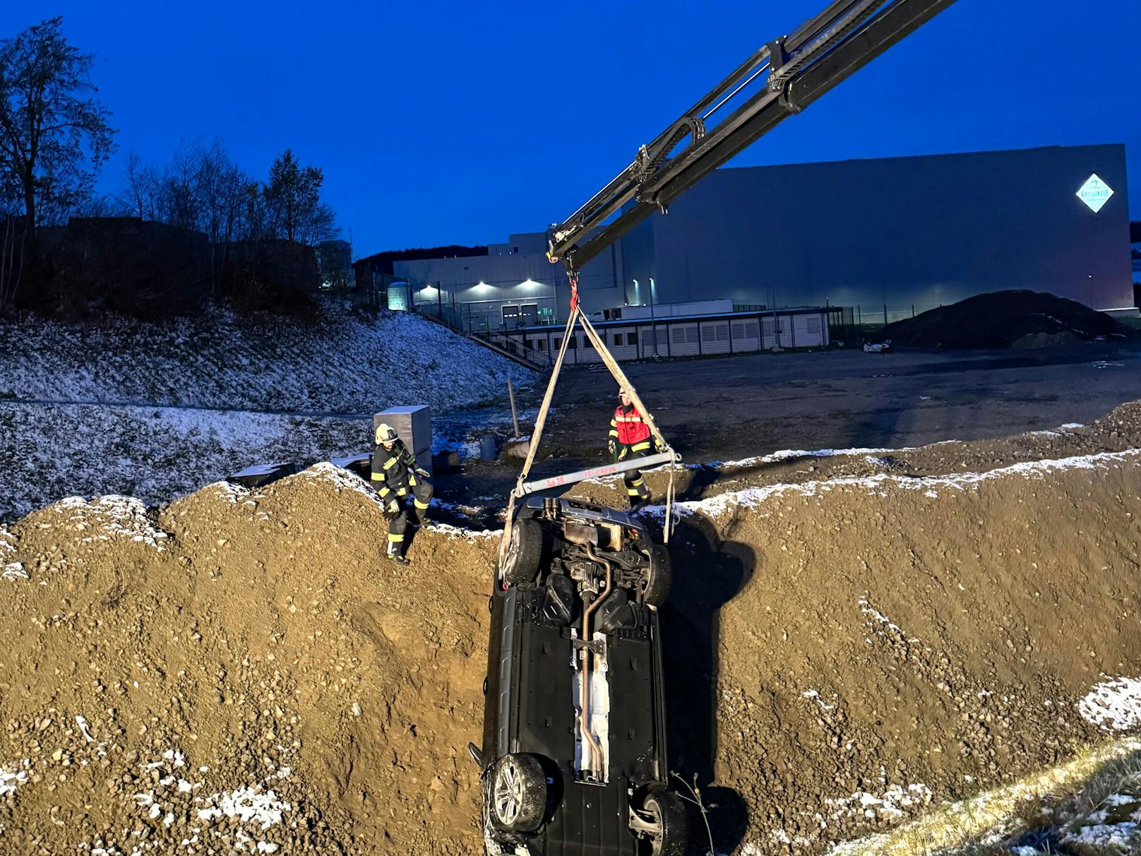 In Oberösterreich setzte sich eine Mutter ans Steuer, hatte einen Unfall.