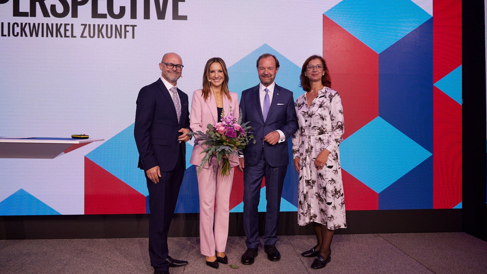 Gerhard Wanek, Moderatorin Barbara Fleißner, Alfred Harl und Helga Tieben, Geschäftsführerin des FV UBIT WKÖ.