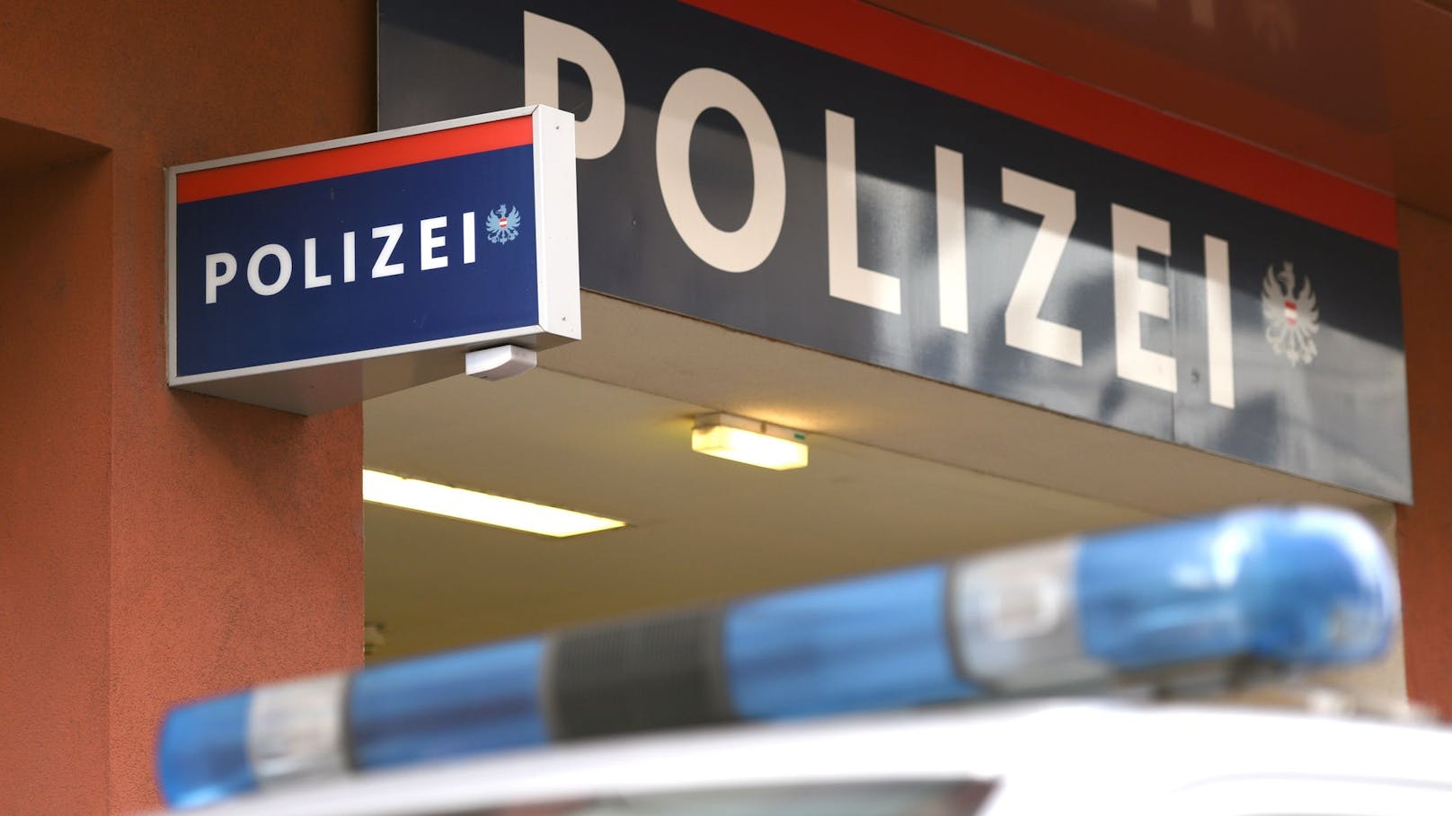 Tobender (36) verletzt Polizisten durch Kopfstoß