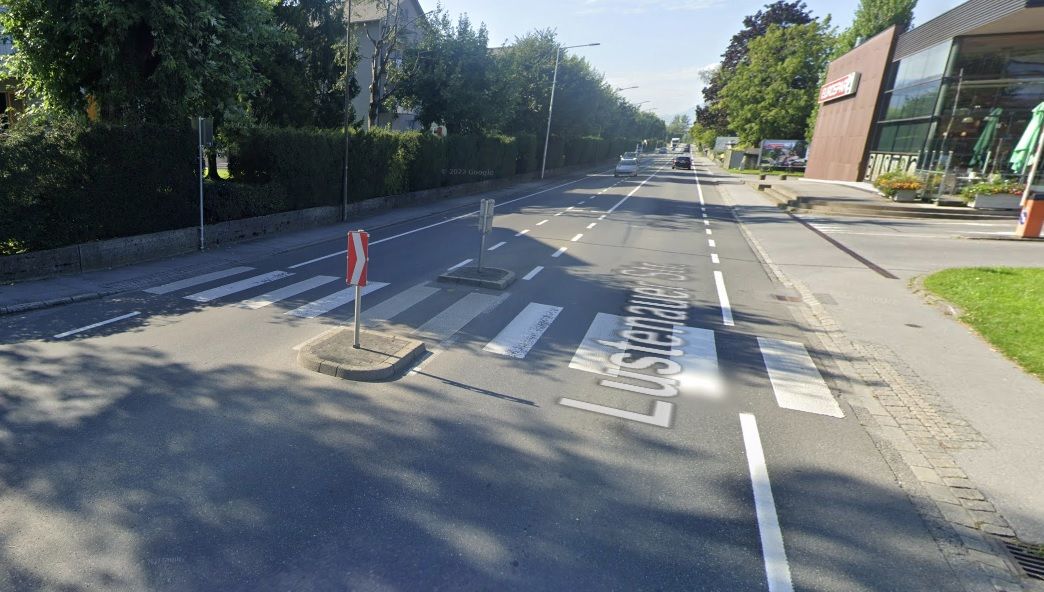 Weil ein Kind über diesen Schutzweg gelaufen war, musste ein Buslenker eine Vollbremsung hinlegen. 